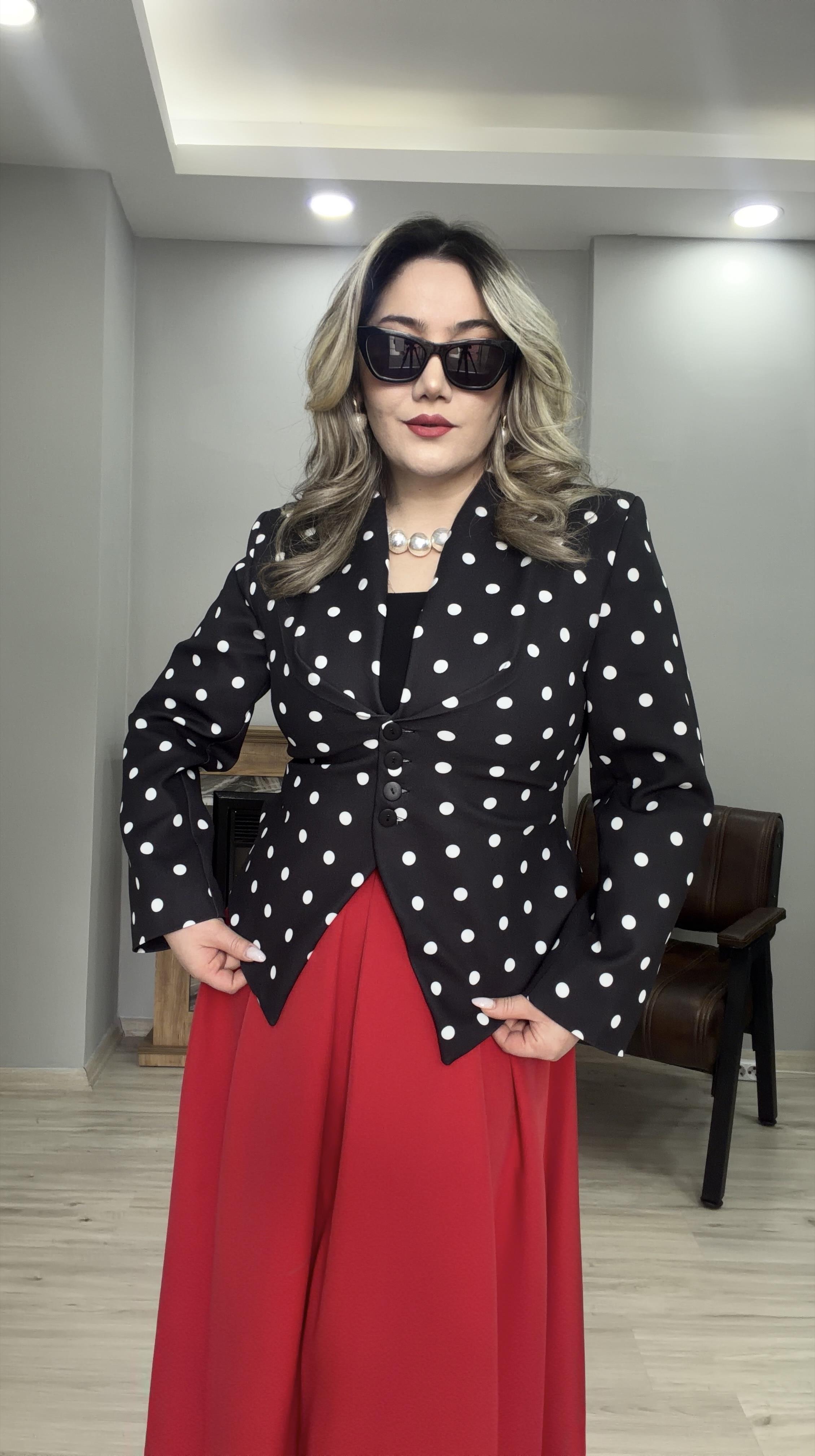 PUANTİYELİ DÜĞMELİ KUŞAKLI CEKET