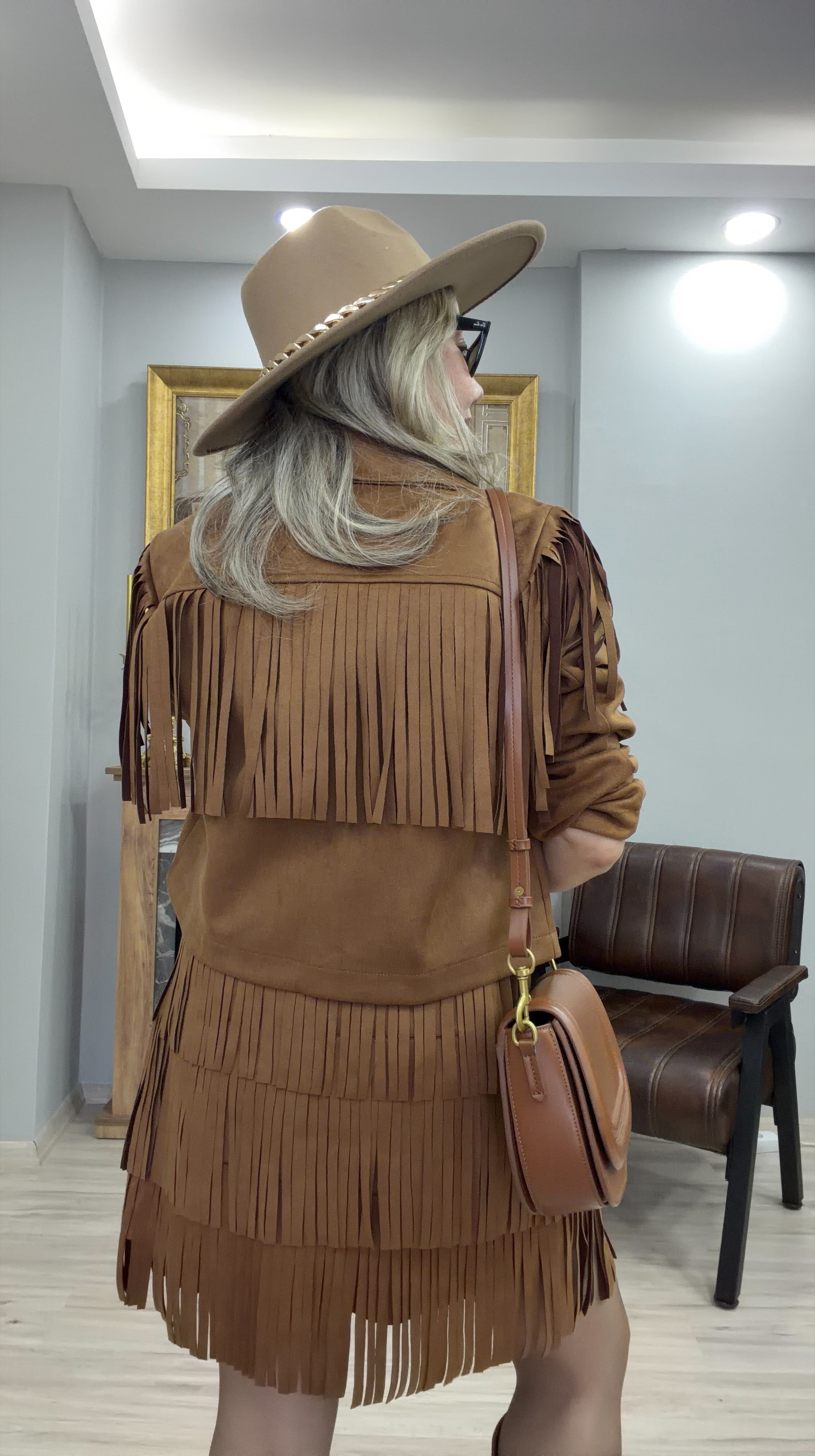 PÜSKÜL DETAYLI SÜET CEKET TABA