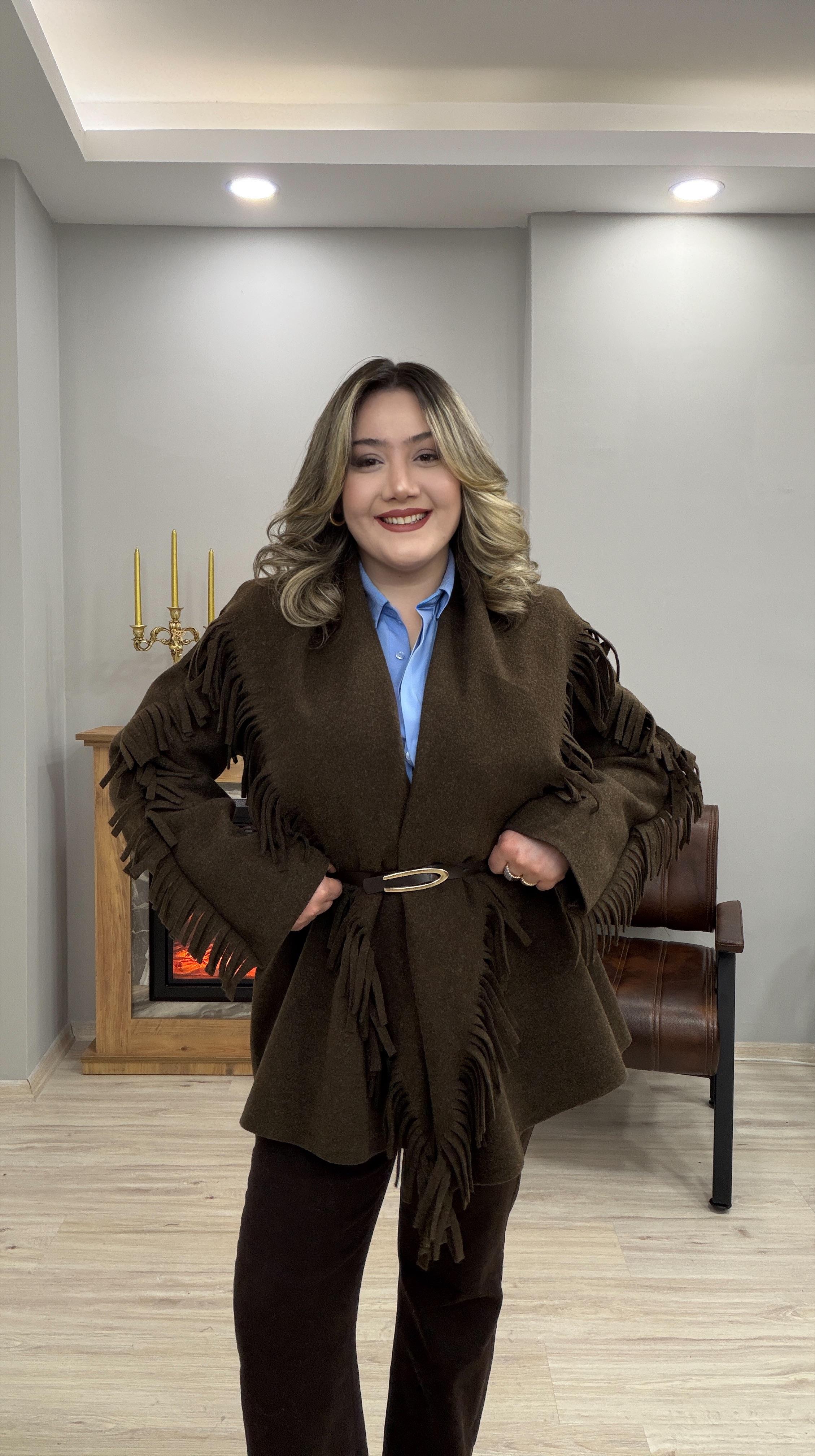 PÜSKÜLLÜ KEMERLİ KAŞE PANÇO KAHVE