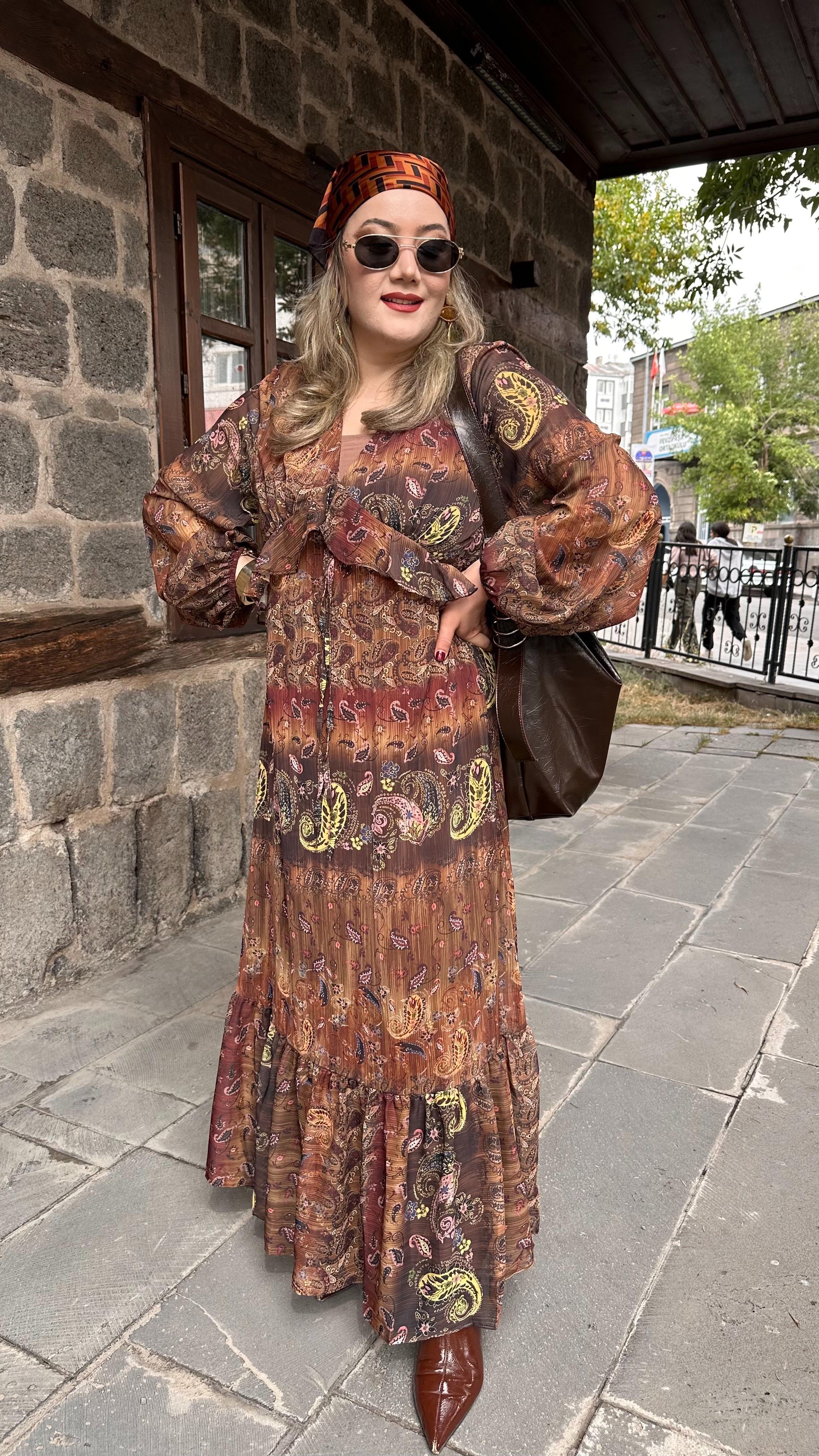 ŞAL DESEN V YAKA ŞİFON ELBİSE KAHVE