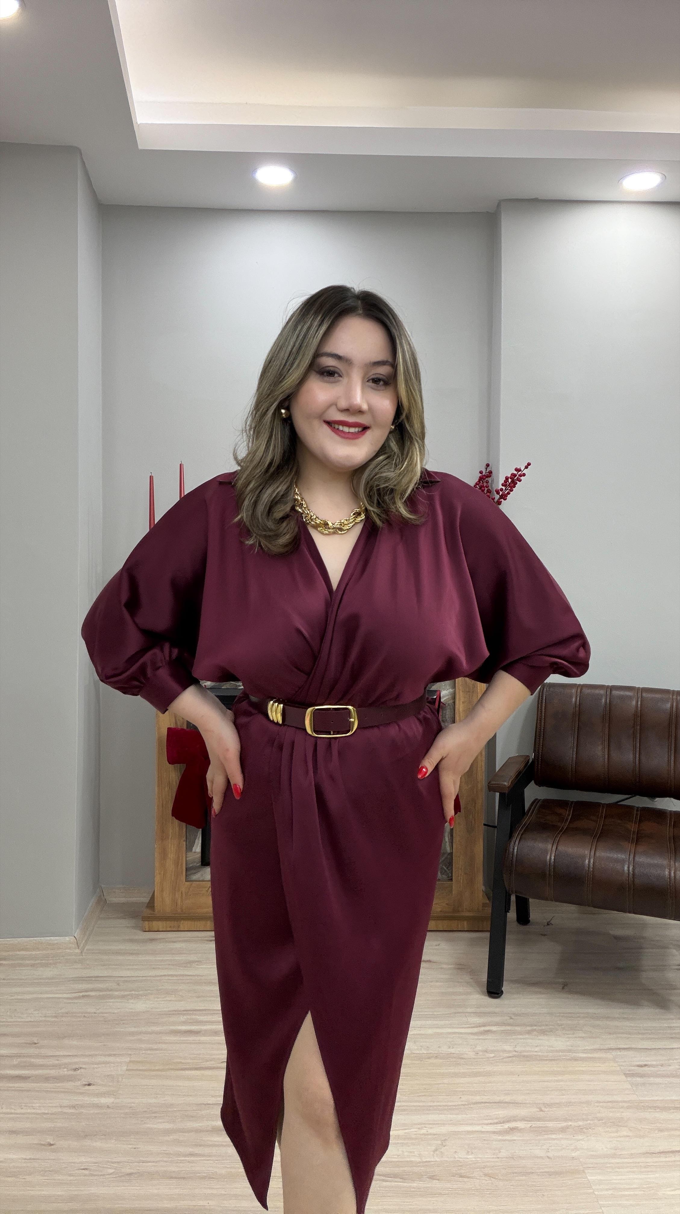 SATEN KRUVAZE KEMERLİ ELBİSE MÜRDÜM