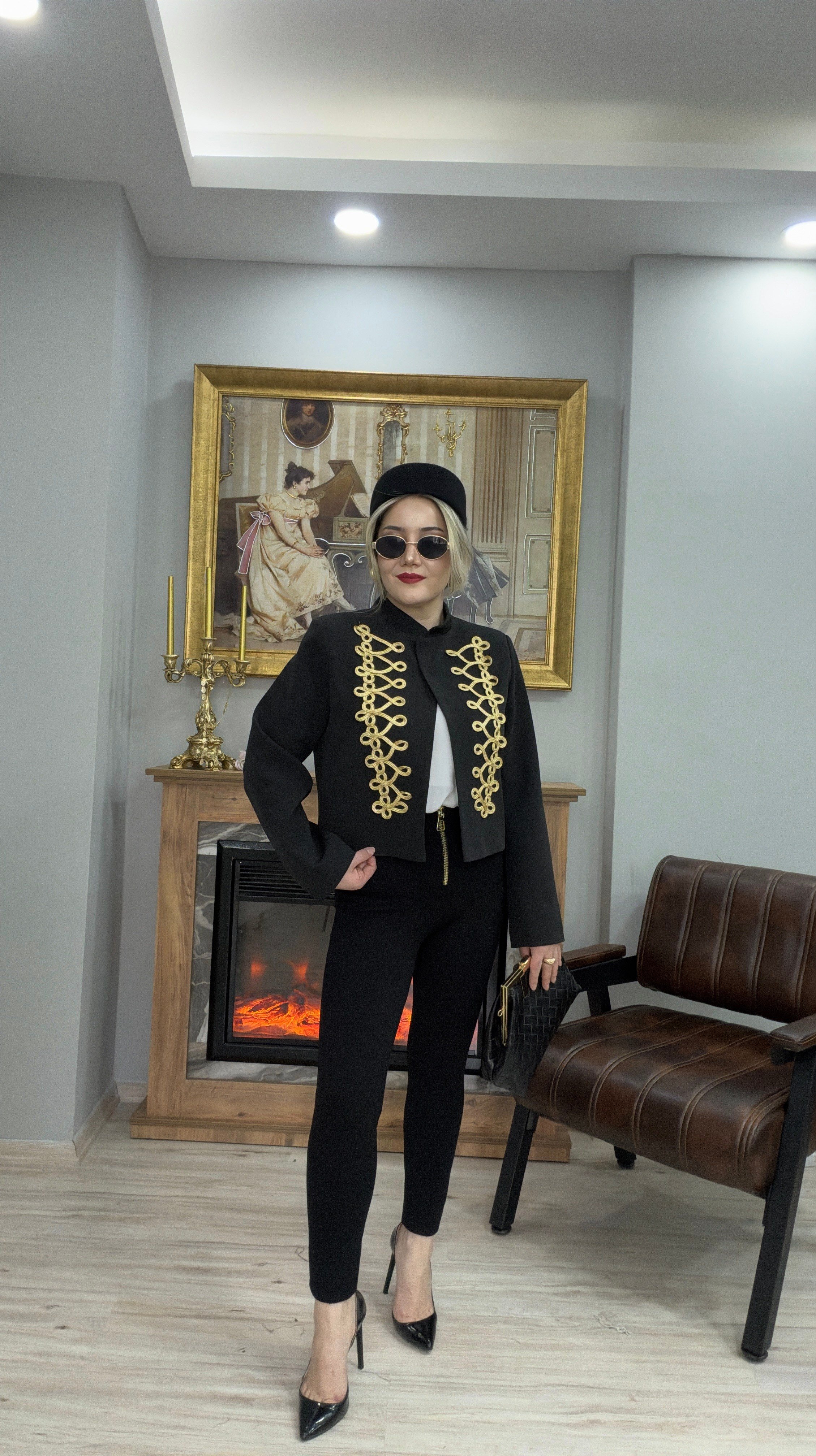 SIRMA NAKIŞLI DÜĞMELİ CROP CEKET