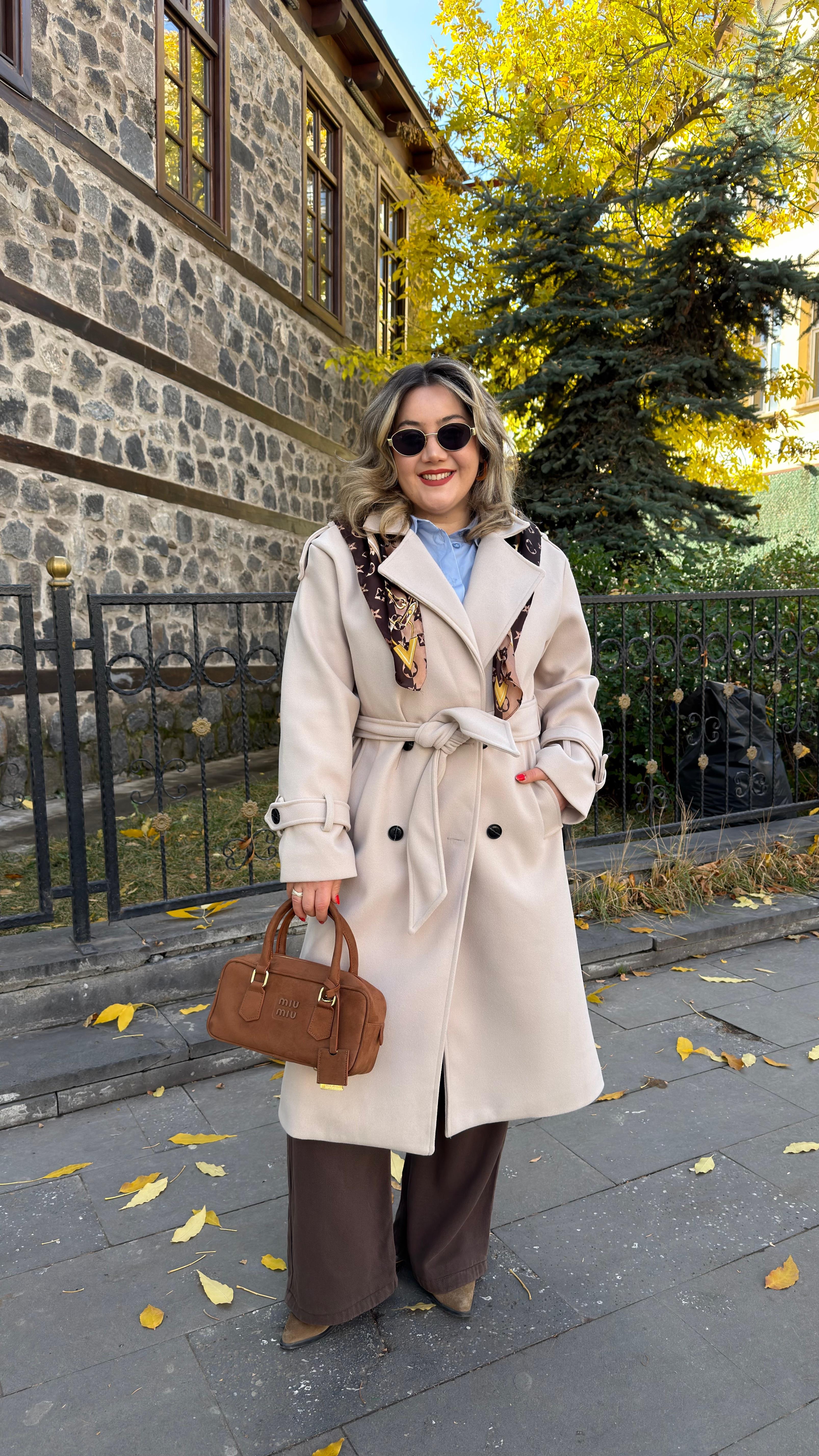 TRENÇ MODEL BELDEN KUŞAKLI KAŞE KABAN KREM