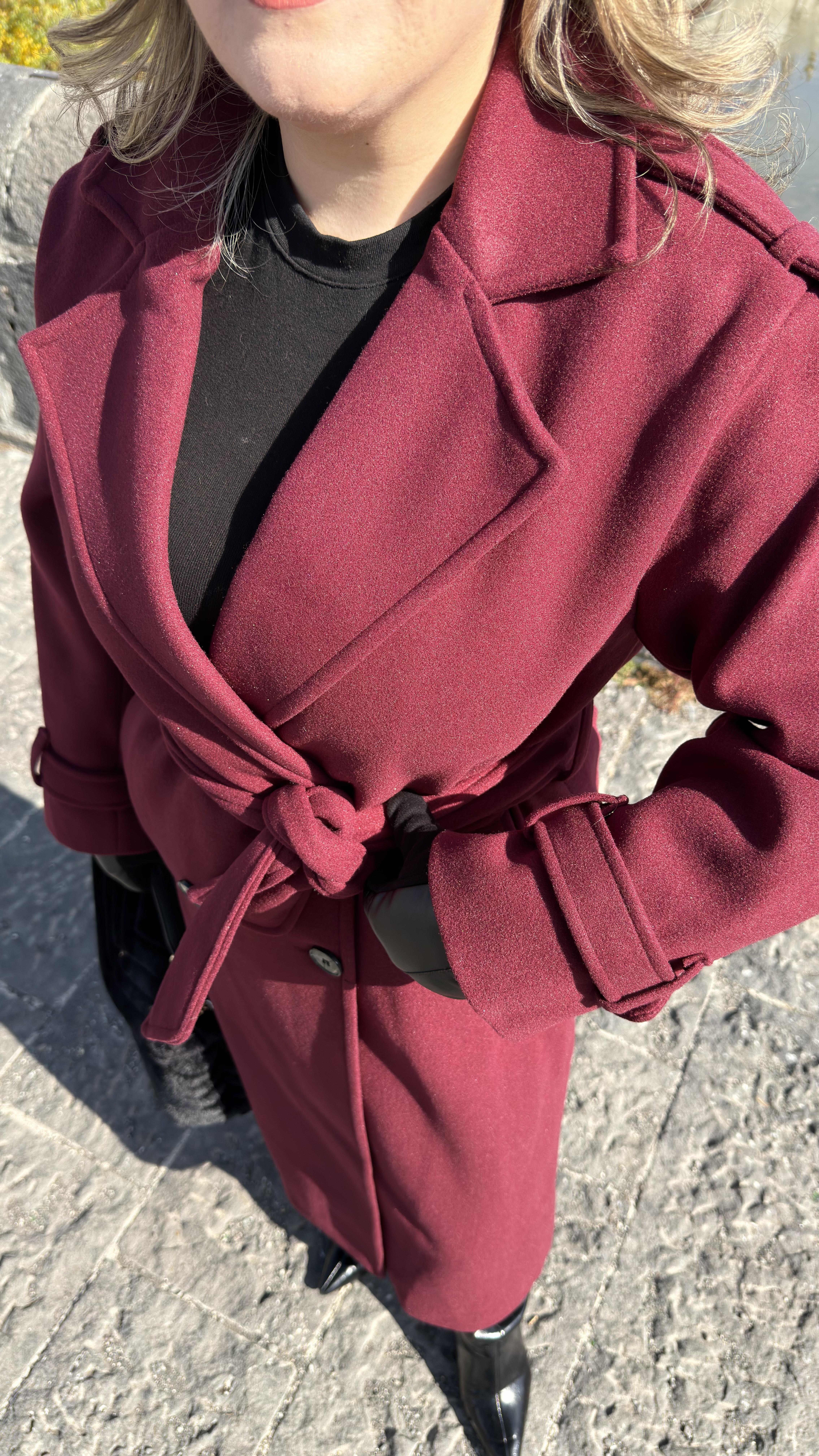 TRENÇ MODEL BELDEN KUŞAKLI KAŞE KABAN  BORDO