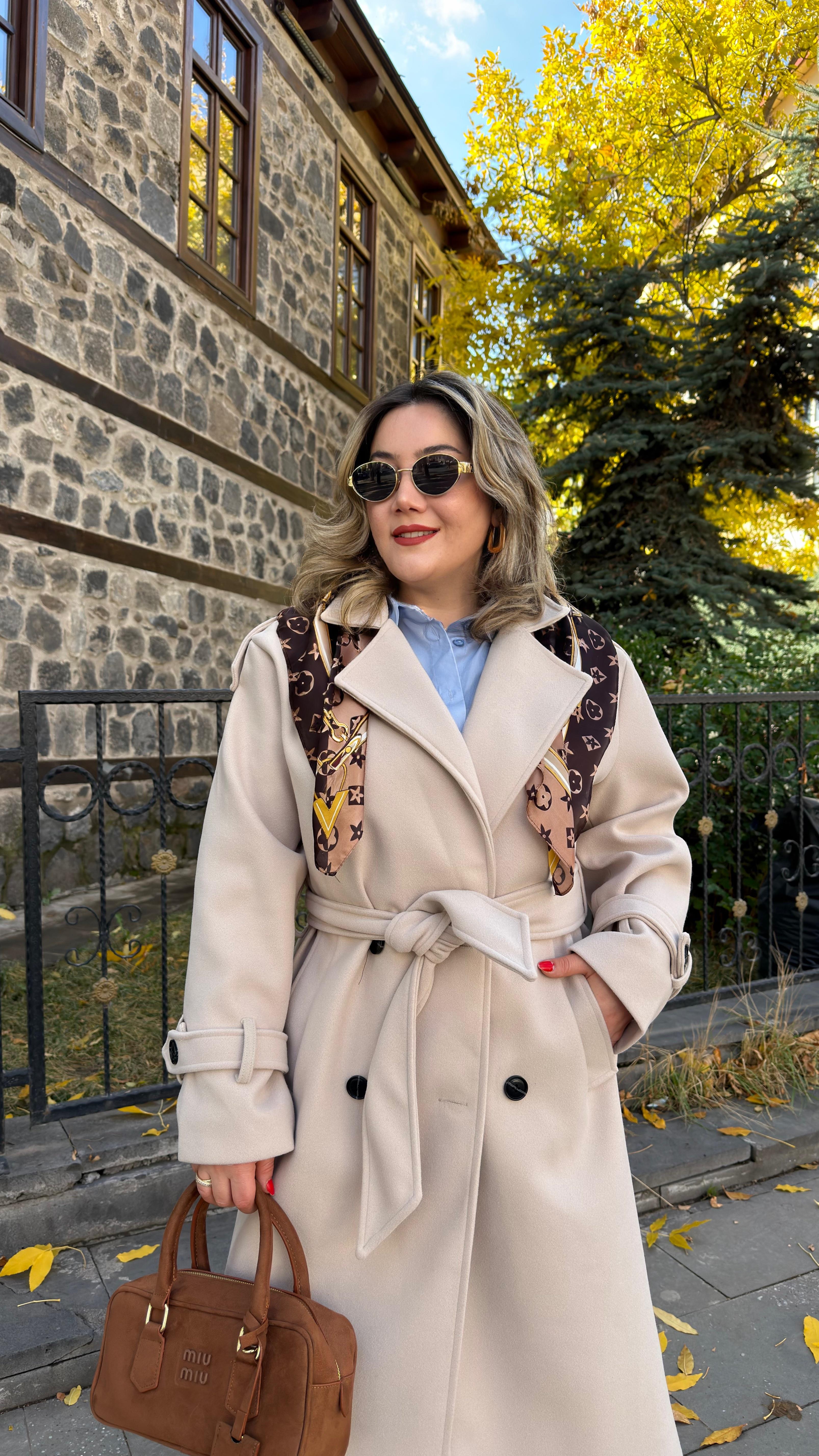 TRENÇ MODEL BELDEN KUŞAKLI KAŞE KABAN KREM