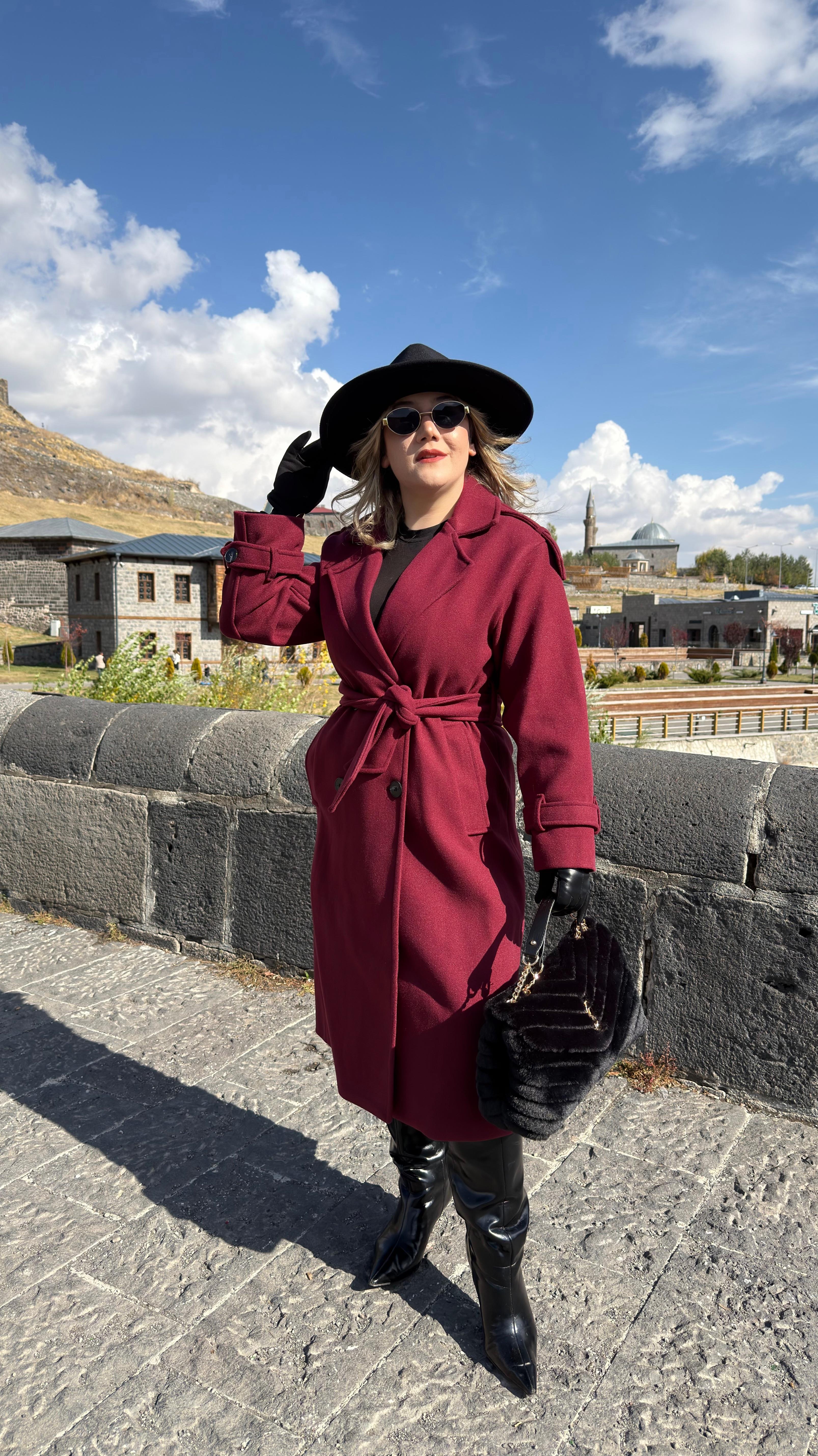 TRENÇ MODEL BELDEN KUŞAKLI KAŞE KABAN  BORDO