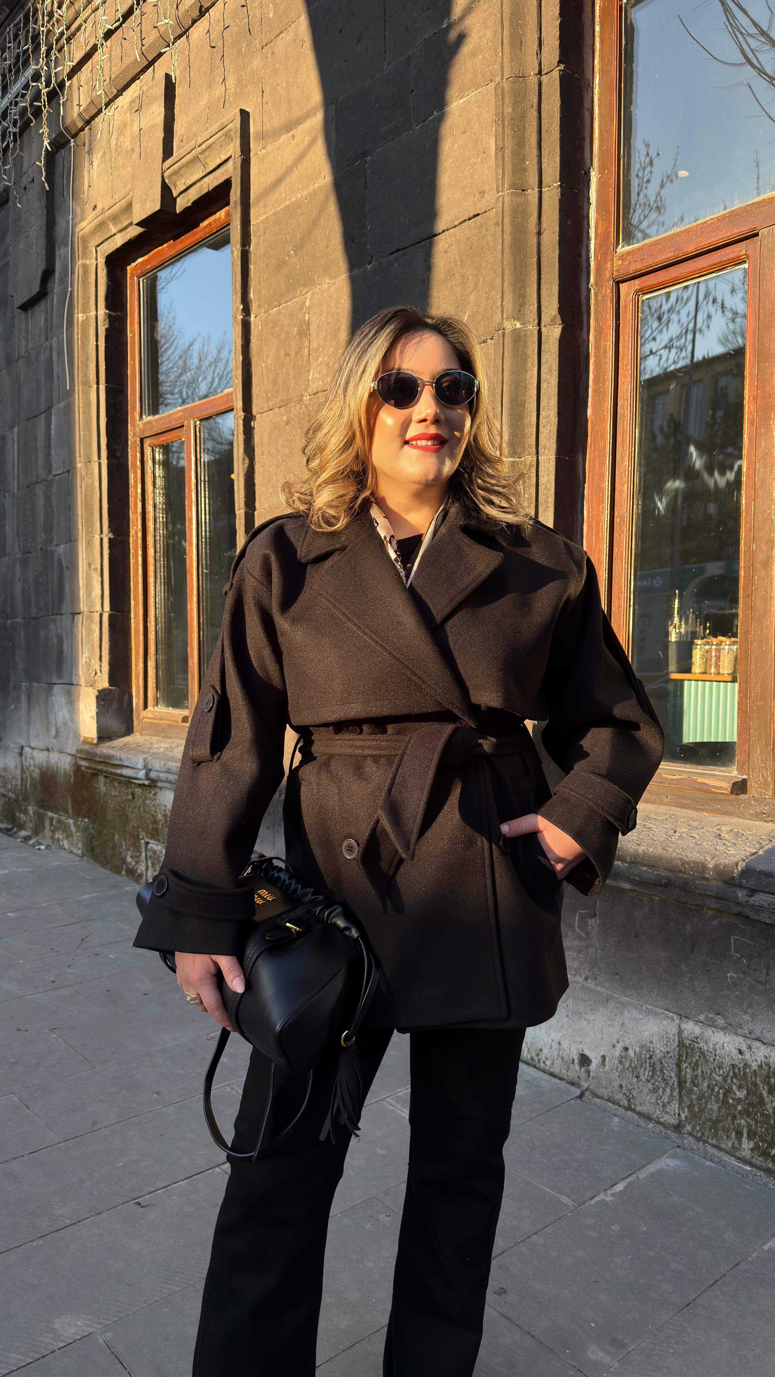 TRENÇ MODEL KISA KAŞE KABAN SİYAH