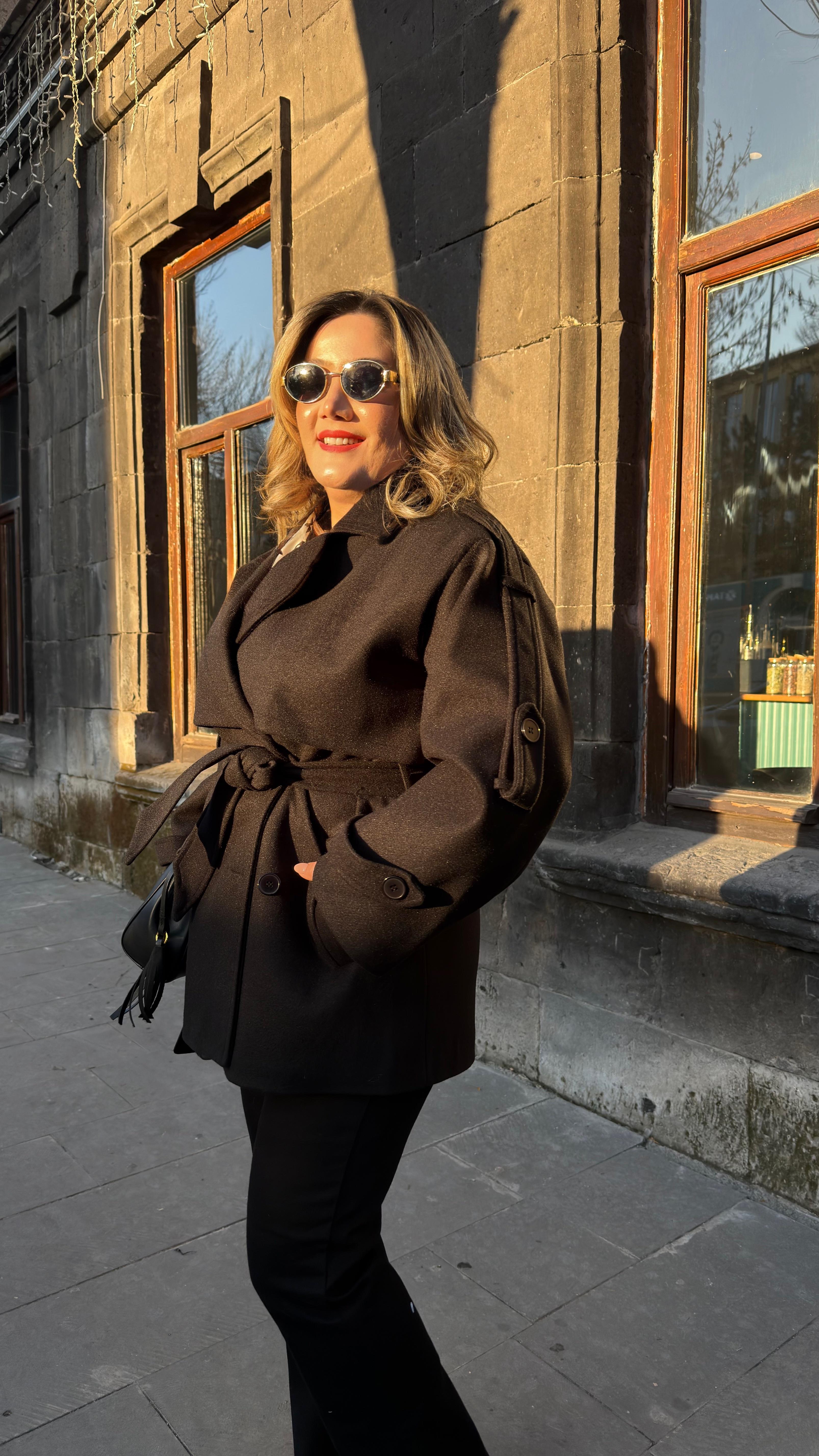 TRENÇ MODEL KISA KAŞE KABAN SİYAH