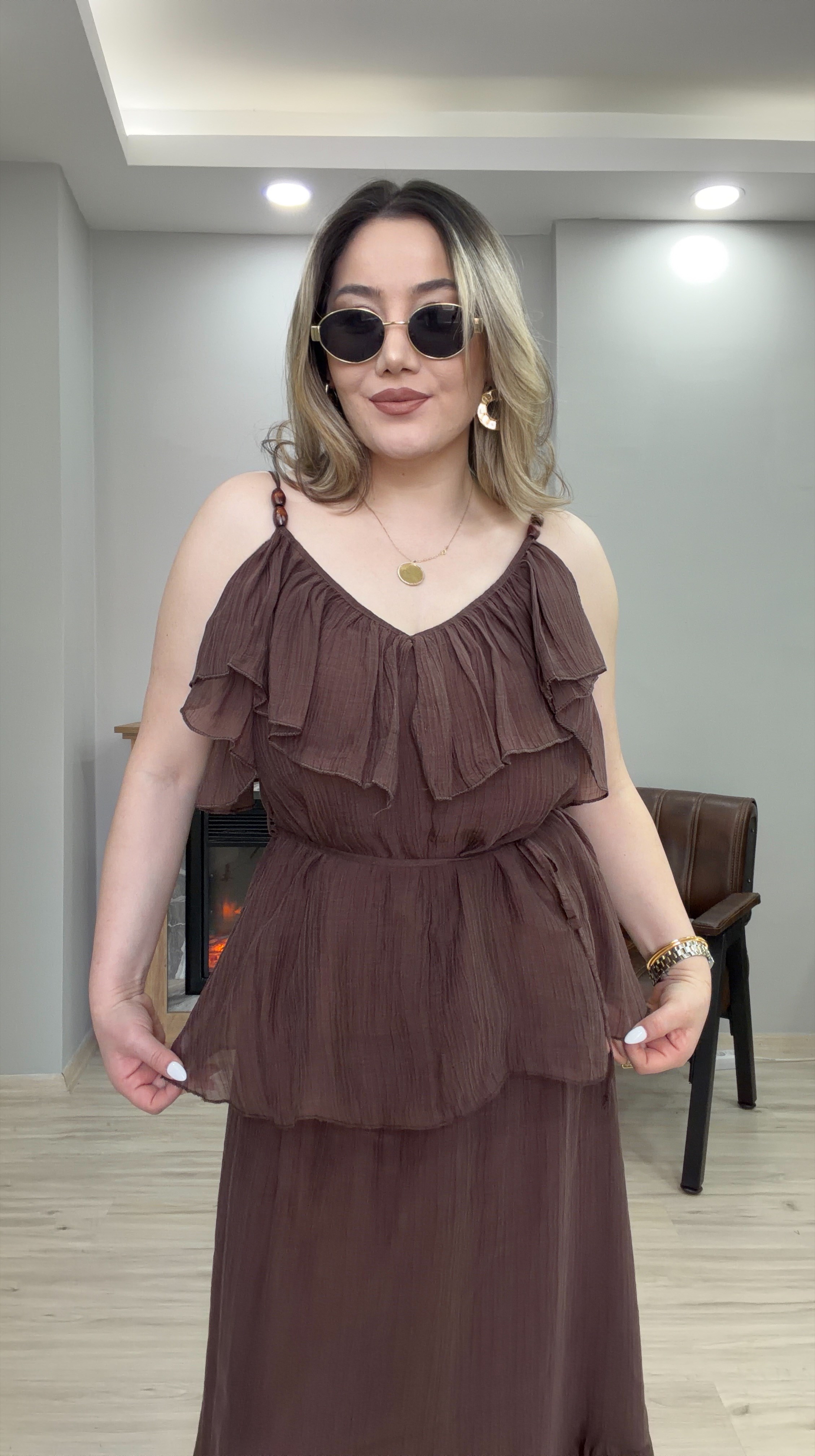 VOLANLI İP ASKILI TENSEL BLUZ KAHVE