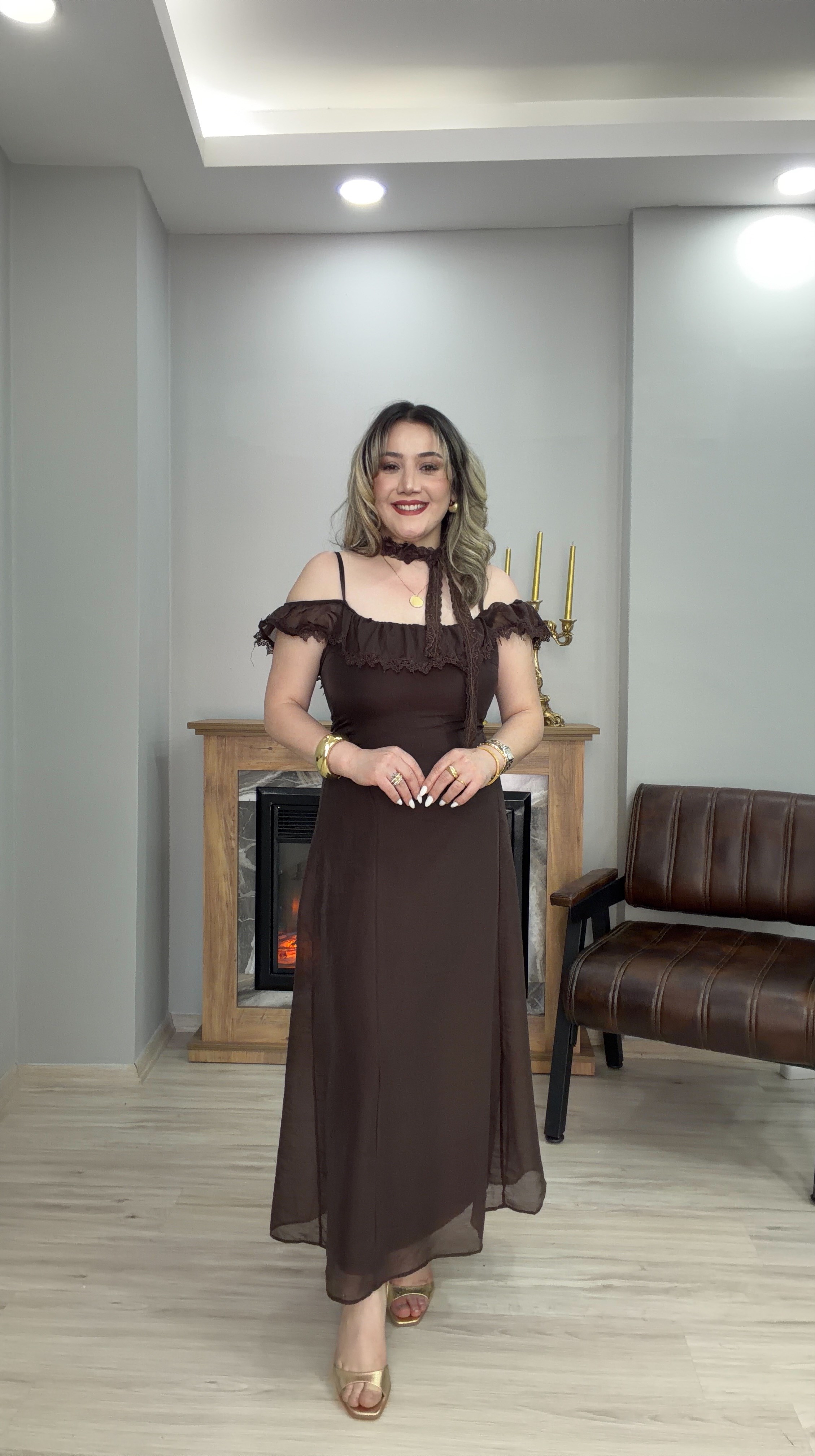 YAKA FIRFIR DETAYLI FULARLI ELBİSE KAHVE