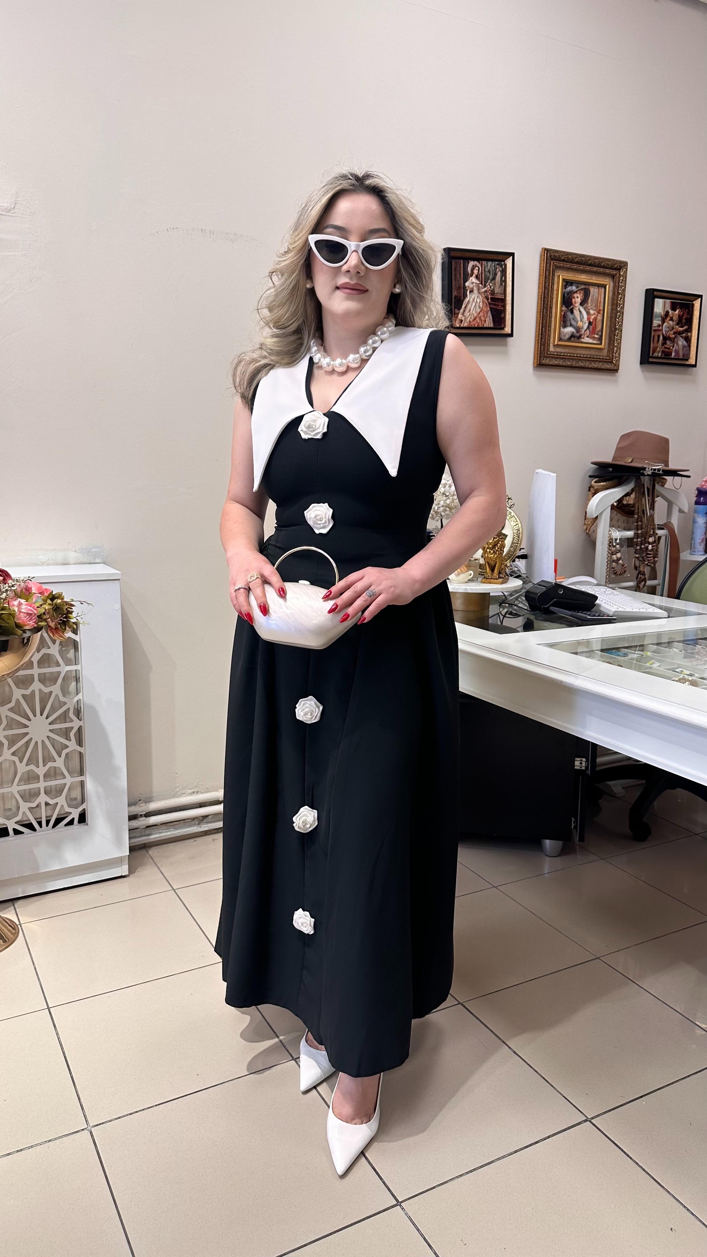 YAKALI GÜL DETAYLI ELBİSE