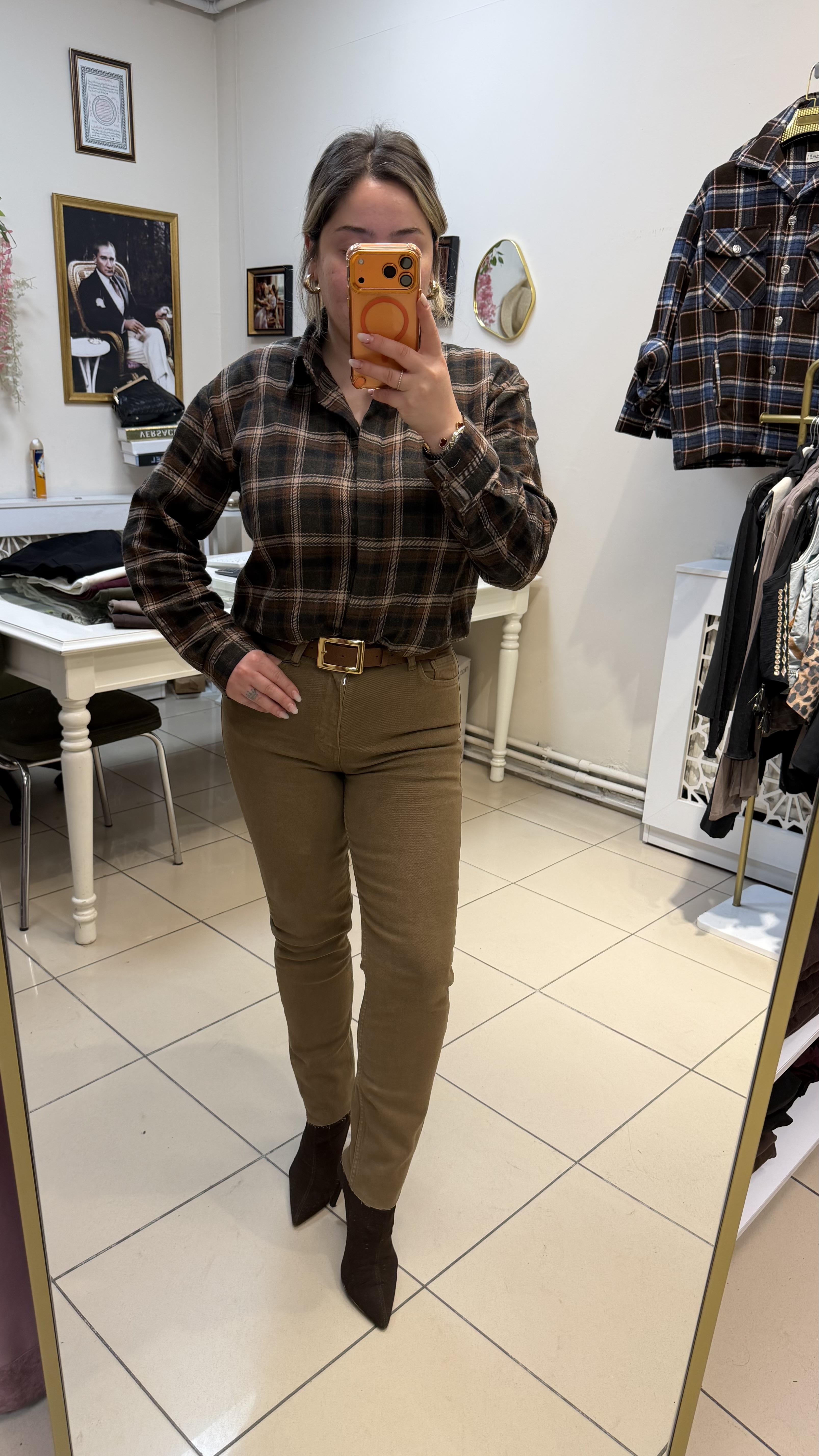 YÜKSEK BEL KESİK PAÇA BOYFİT JEAN CAMEL
