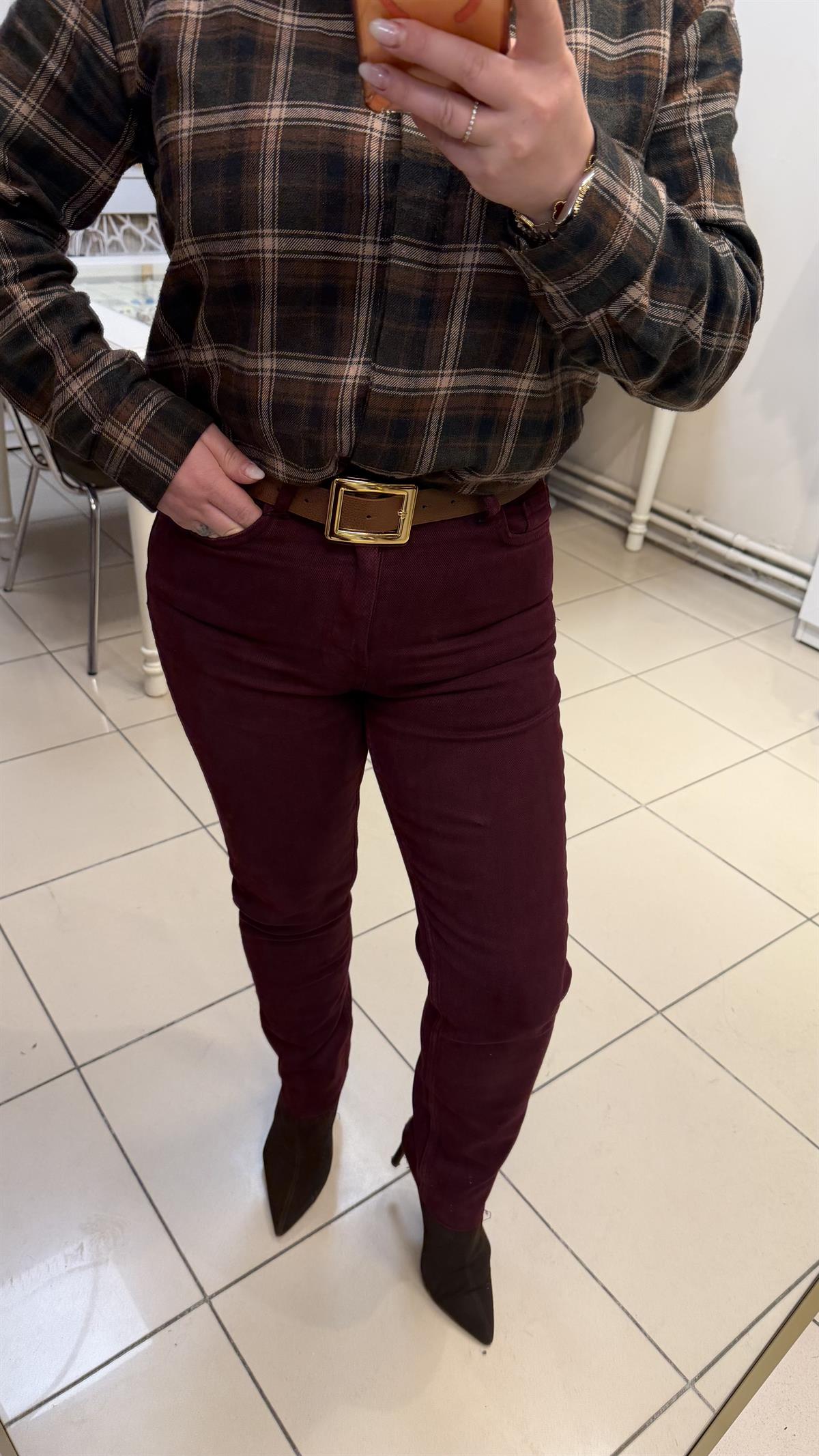  YÜKSEK BEL KESİK PAÇA BOYFİT JEAN BORDO