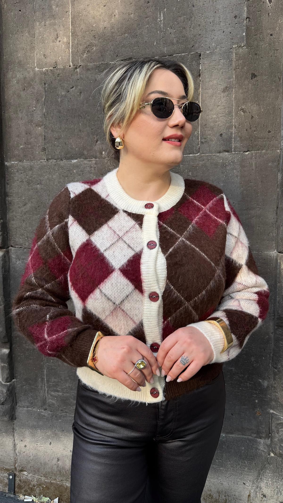 BAKLAVA DESEN AKRİLİK HIRKA BORDO 