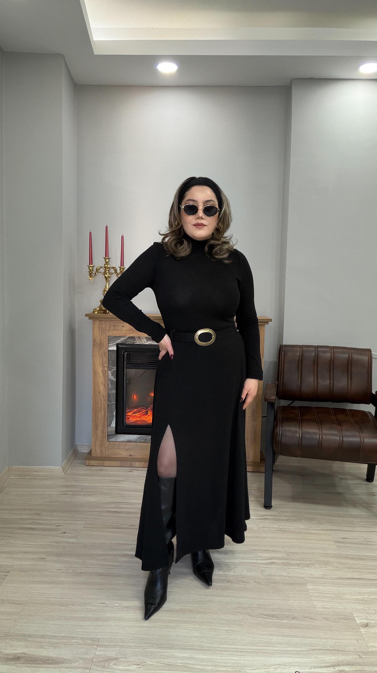 BALIKÇI YAKA YANDAN YIRTMAÇLI TRİKO ELBİSE SİYAH