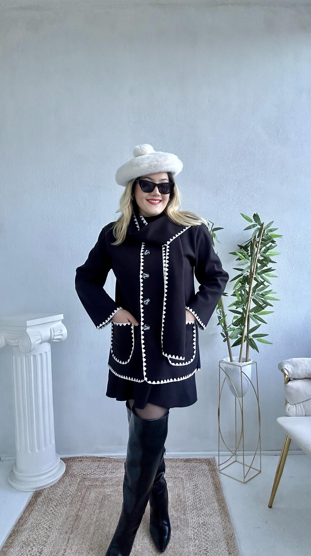 Beyaz biye detaylı atkılı kaşe ceket
