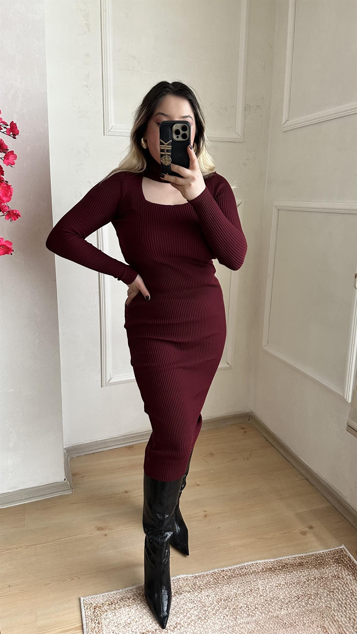 Boğazlı midi boy fitilli triko elbise bordo
