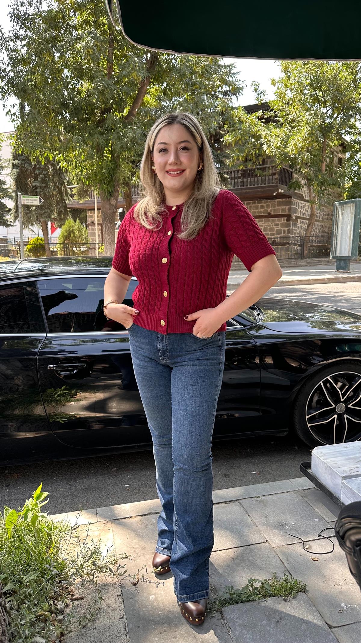 BURGU ÖRGÜLÜ KISAKOL TRİKO HIRKA BORDO
