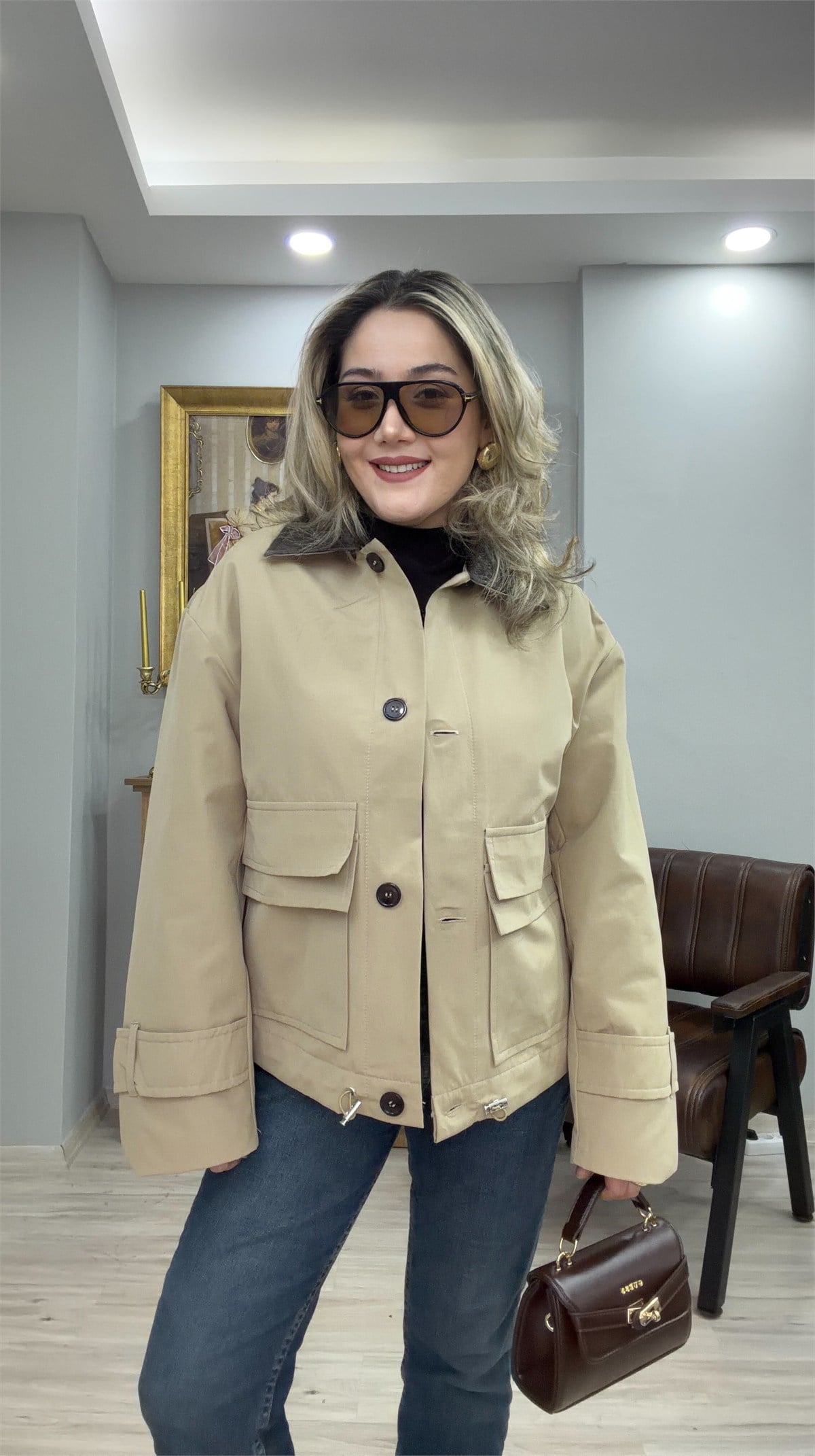 ÇIKARILABİLİR PELERİNLİ BEJ CEKET