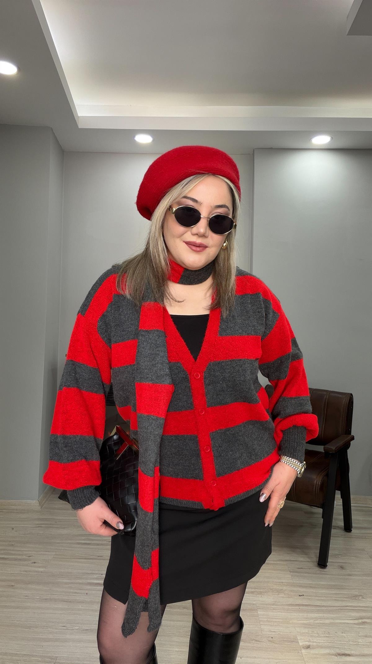 ÇİZGİLİ ATKILI HIRKA