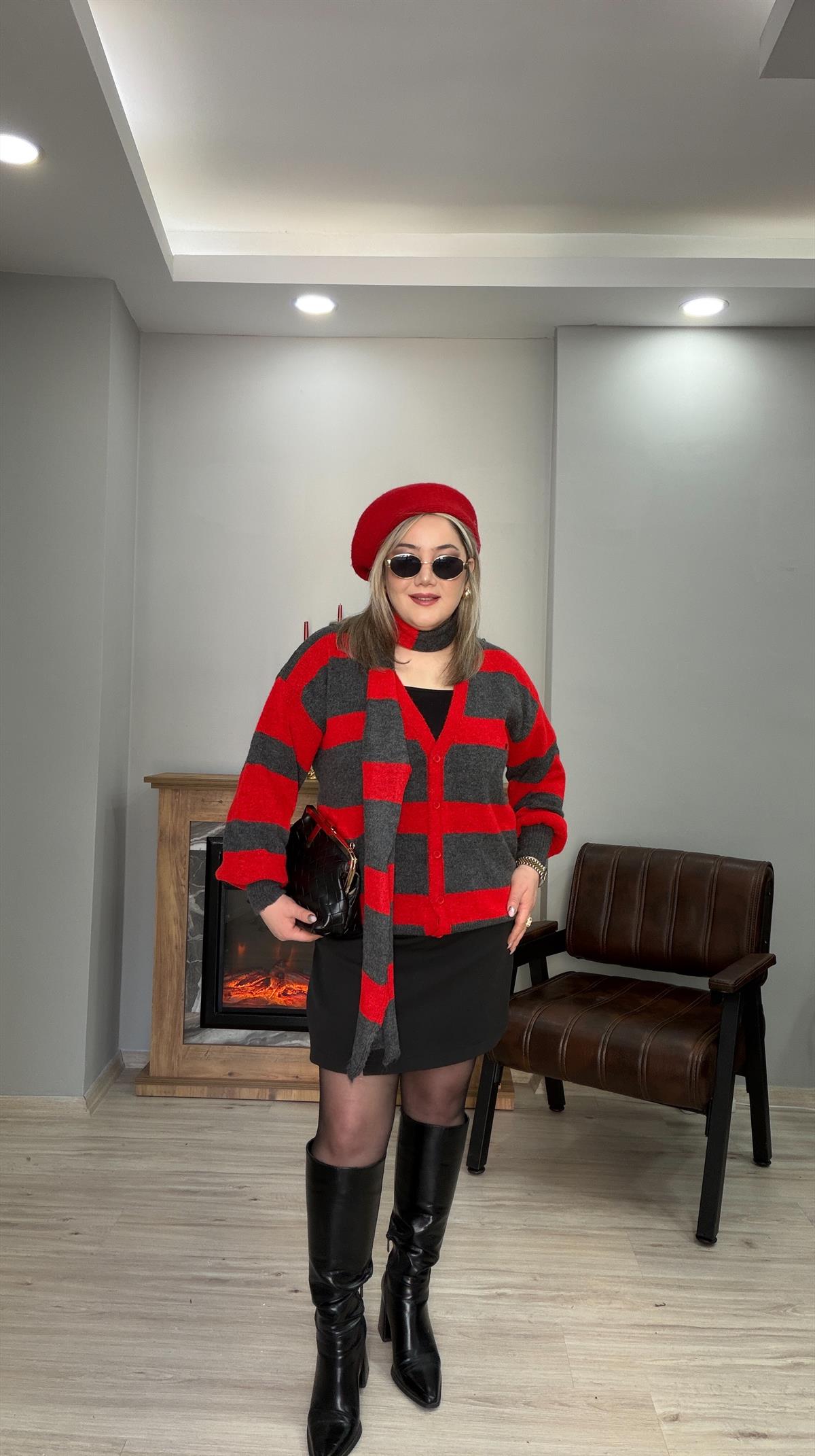 ÇİZGİLİ ATKILI HIRKA