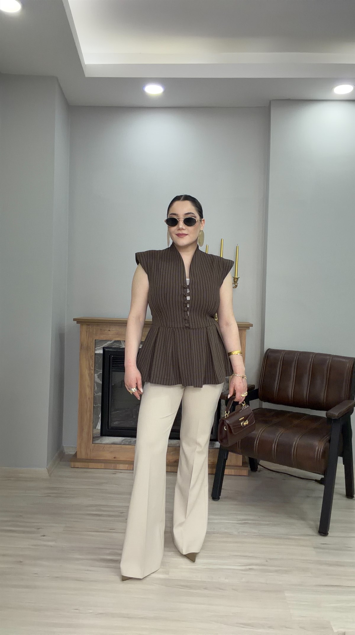 ÇİZGİLİ DESEN DİK YAKA YELEK BLUZ  KAHVE