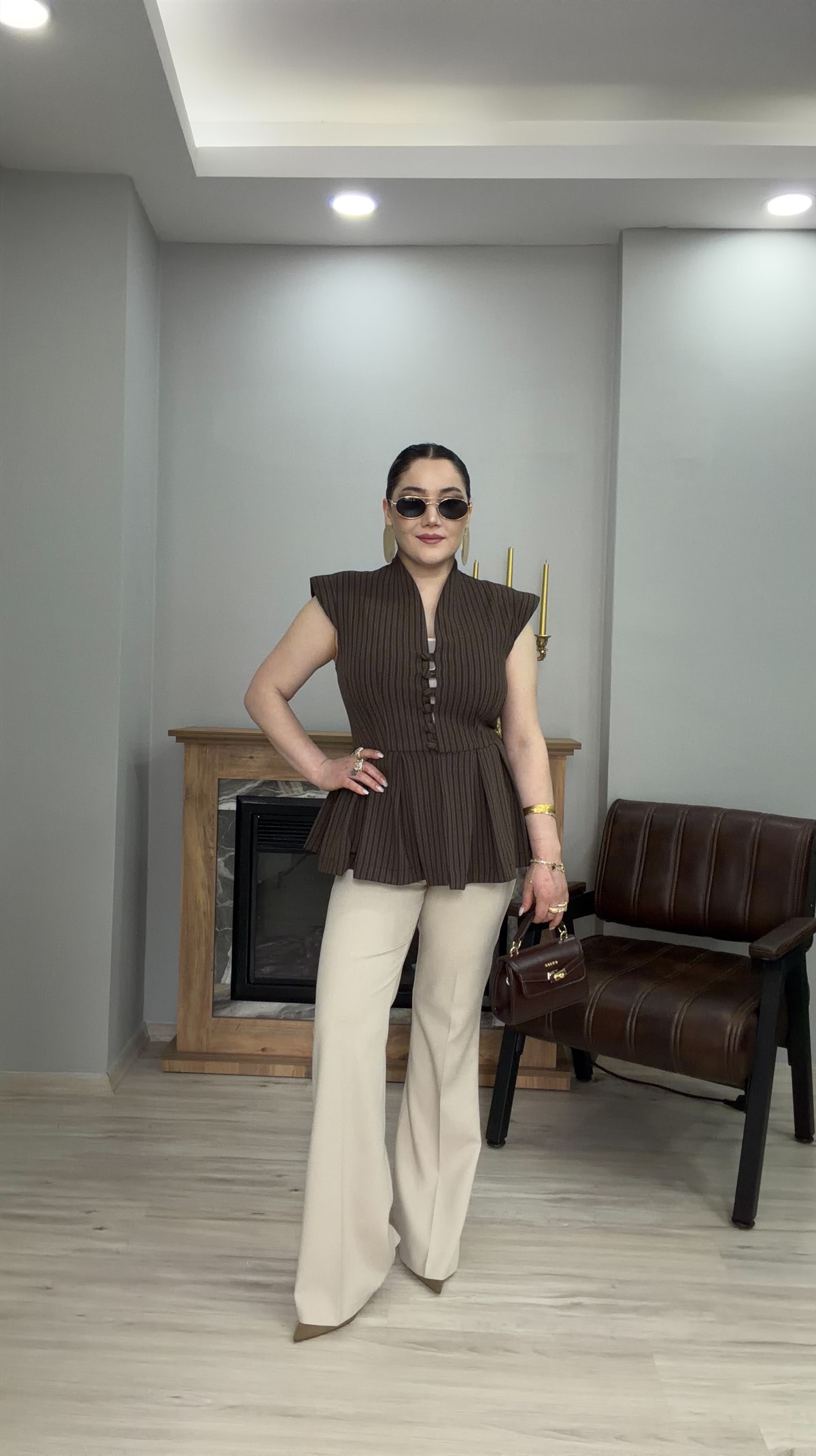 ÇİZGİLİ DESEN DİK YAKA YELEK BLUZ  KAHVE
