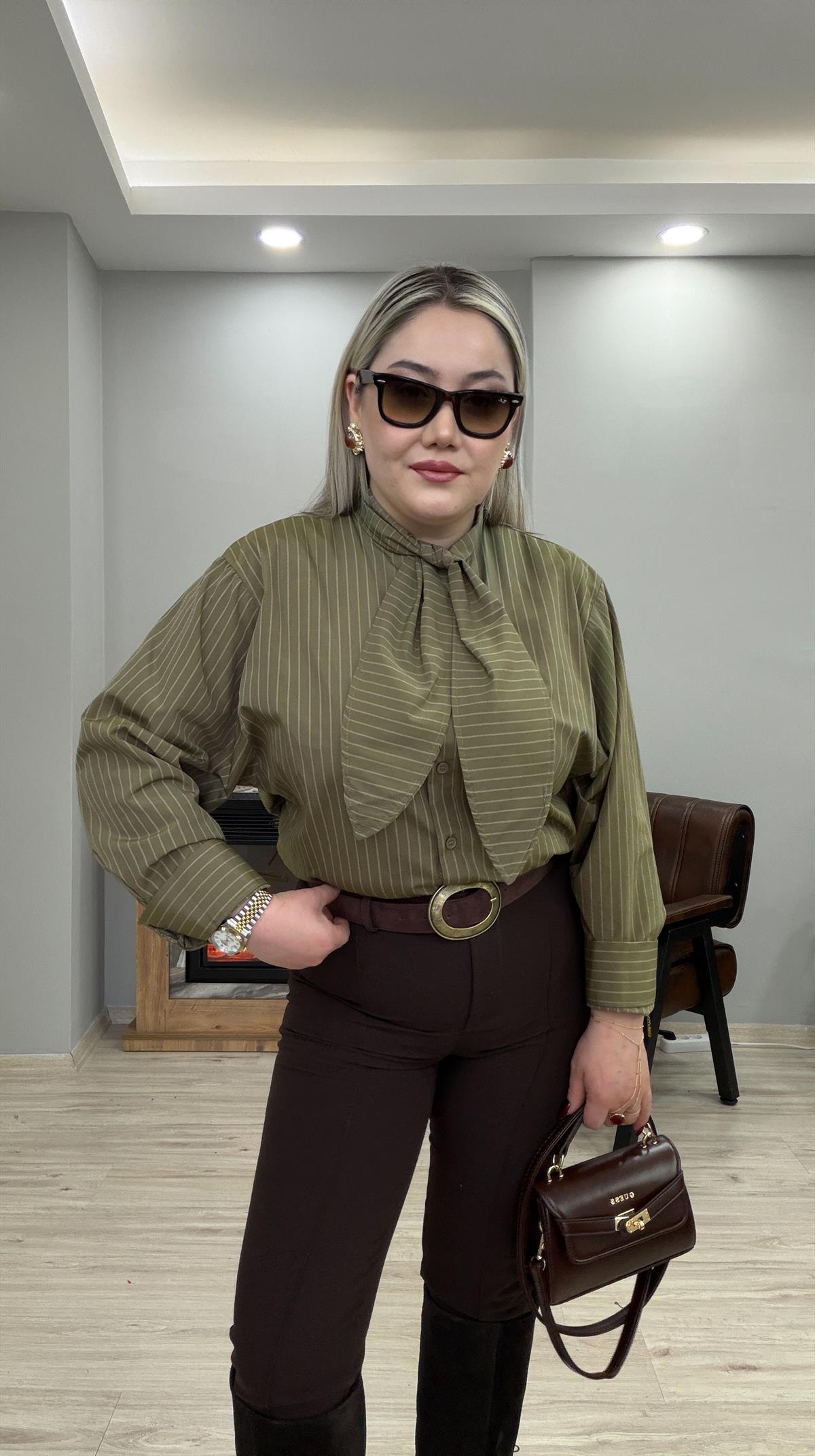 ÇİZGİLİ FULAR YAKA GÖMLEK HAKİ