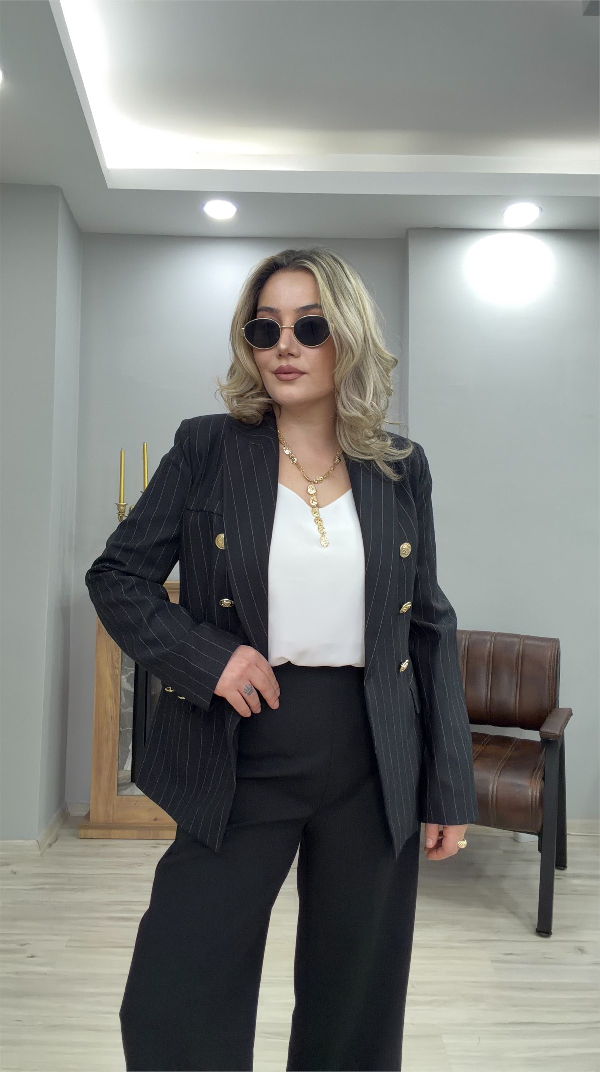ÇİZGİLİ GOLD DÜĞME DETAYLI BLAZER CEKET SİYAH