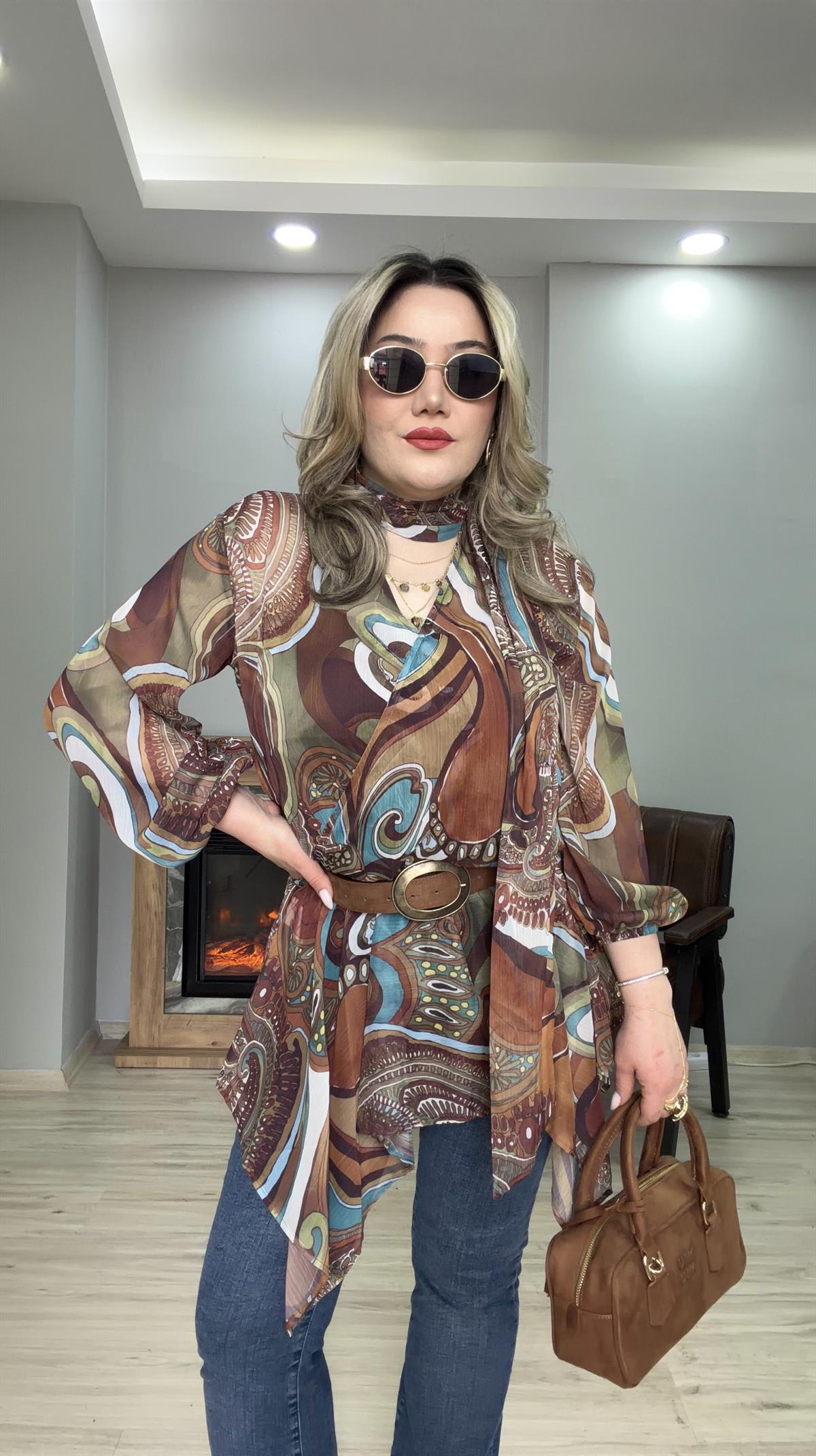 DESENLİ KEMER DETAYLI ŞİFON BLUZ