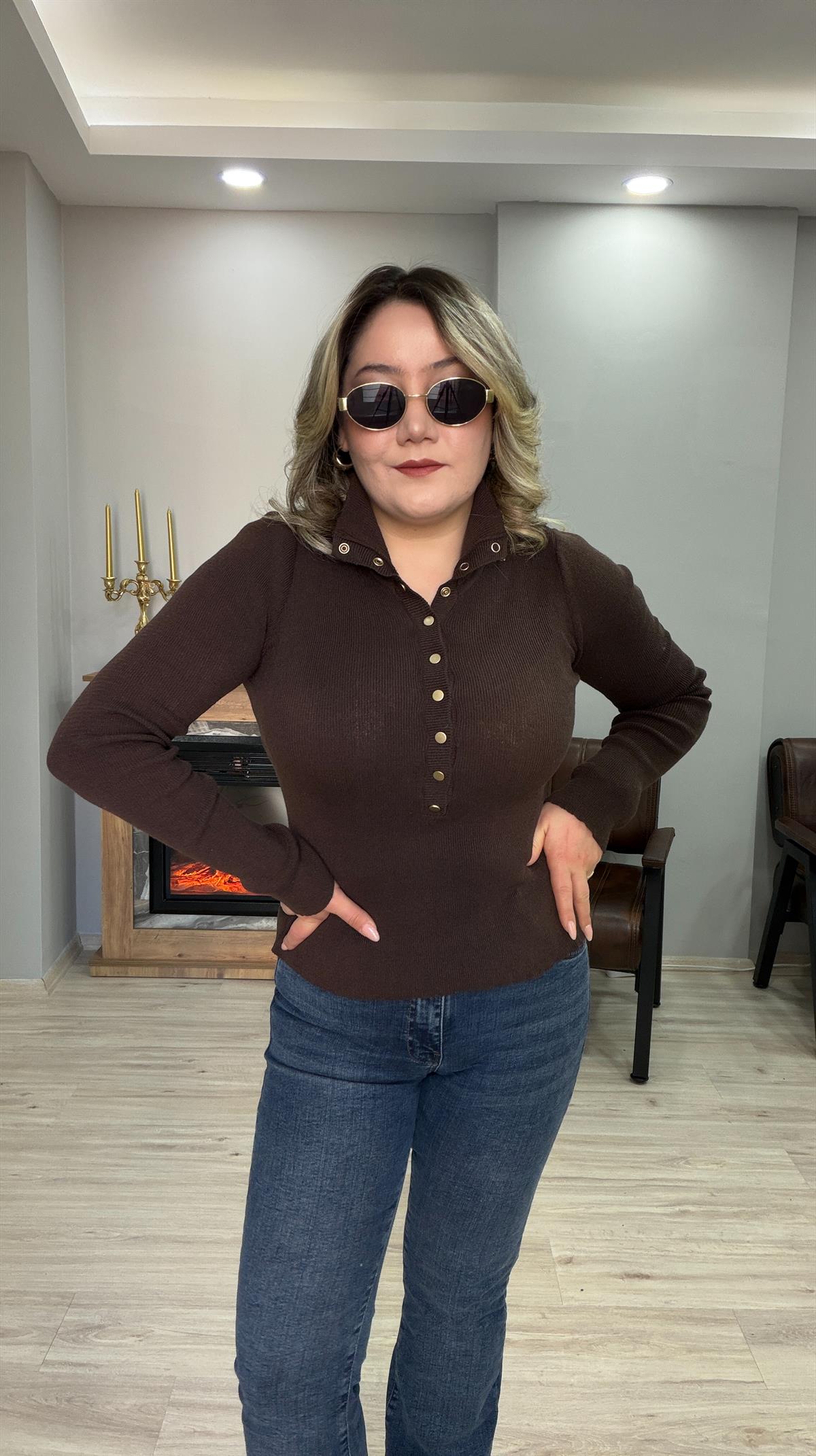 DİK YAKA ÇITÇIT DETAYLI TRİKO KAHVE