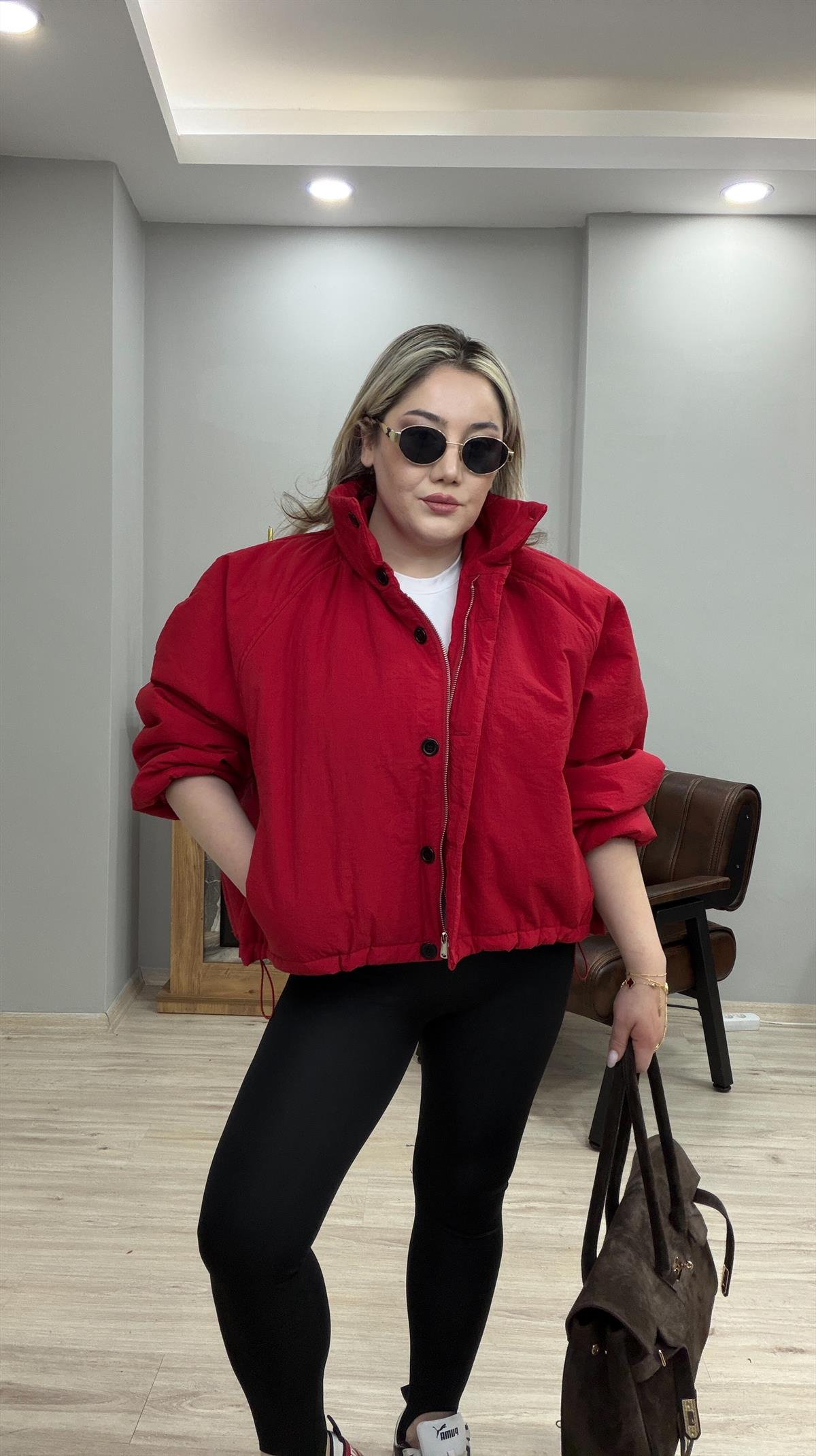 DİK YAKA KAPİTONE MONT KIRMIZI