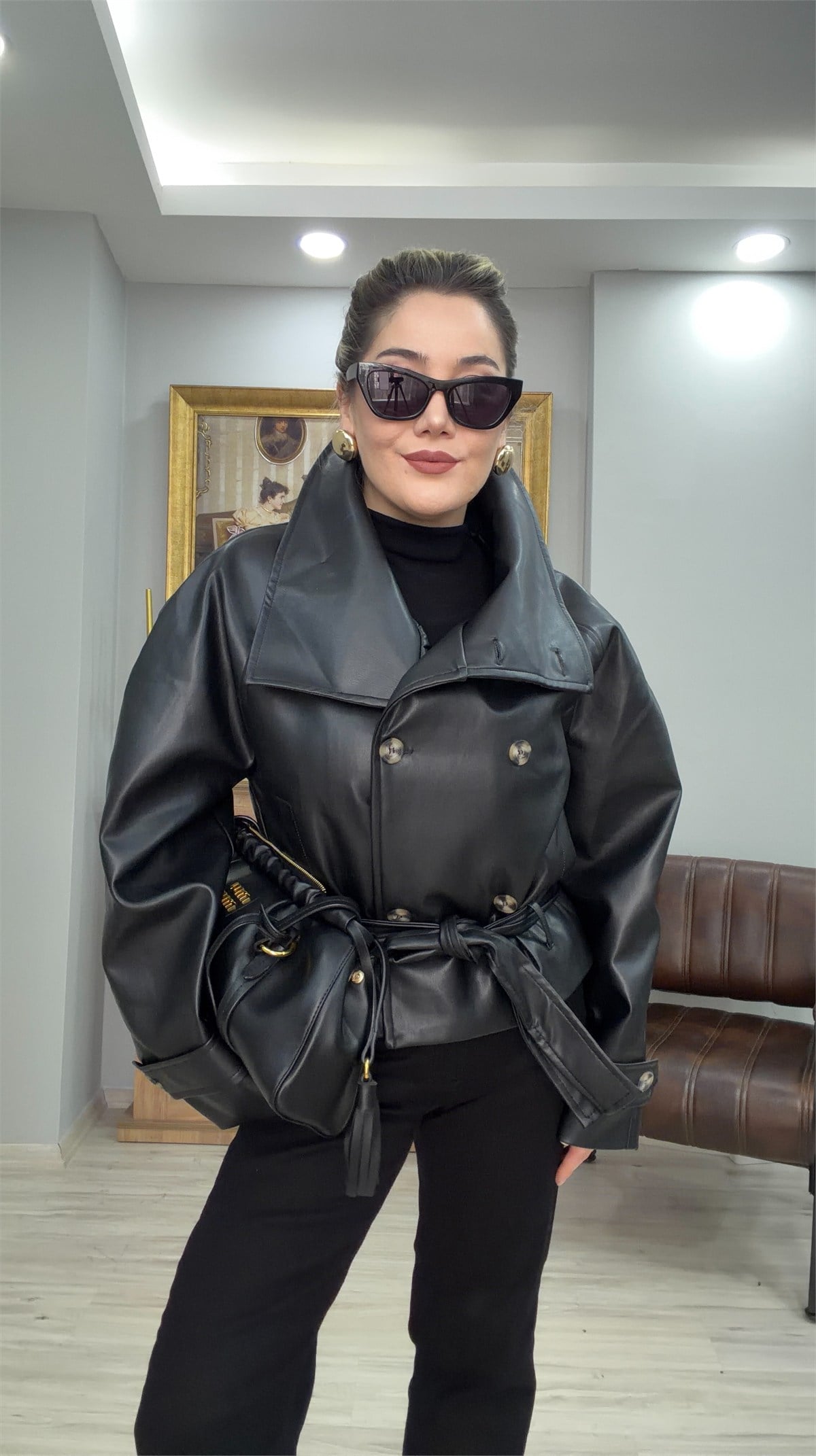 DİK YAKA KUŞAKLI DERİ CEKET SİYAH