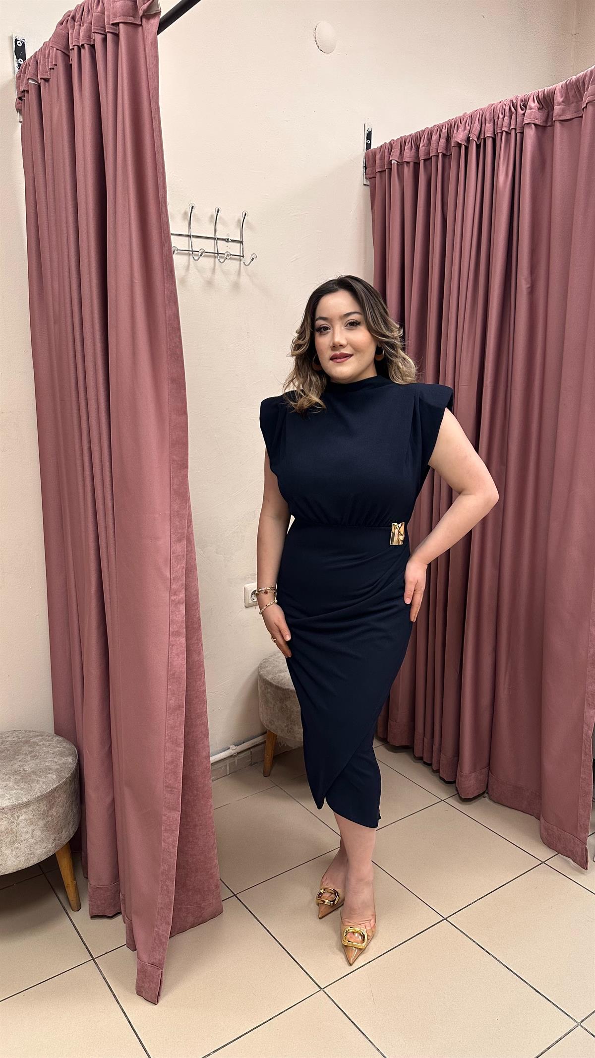 DRAPE DETAYLI DİK YAKA VATKALI ELBİSE LACİVERT