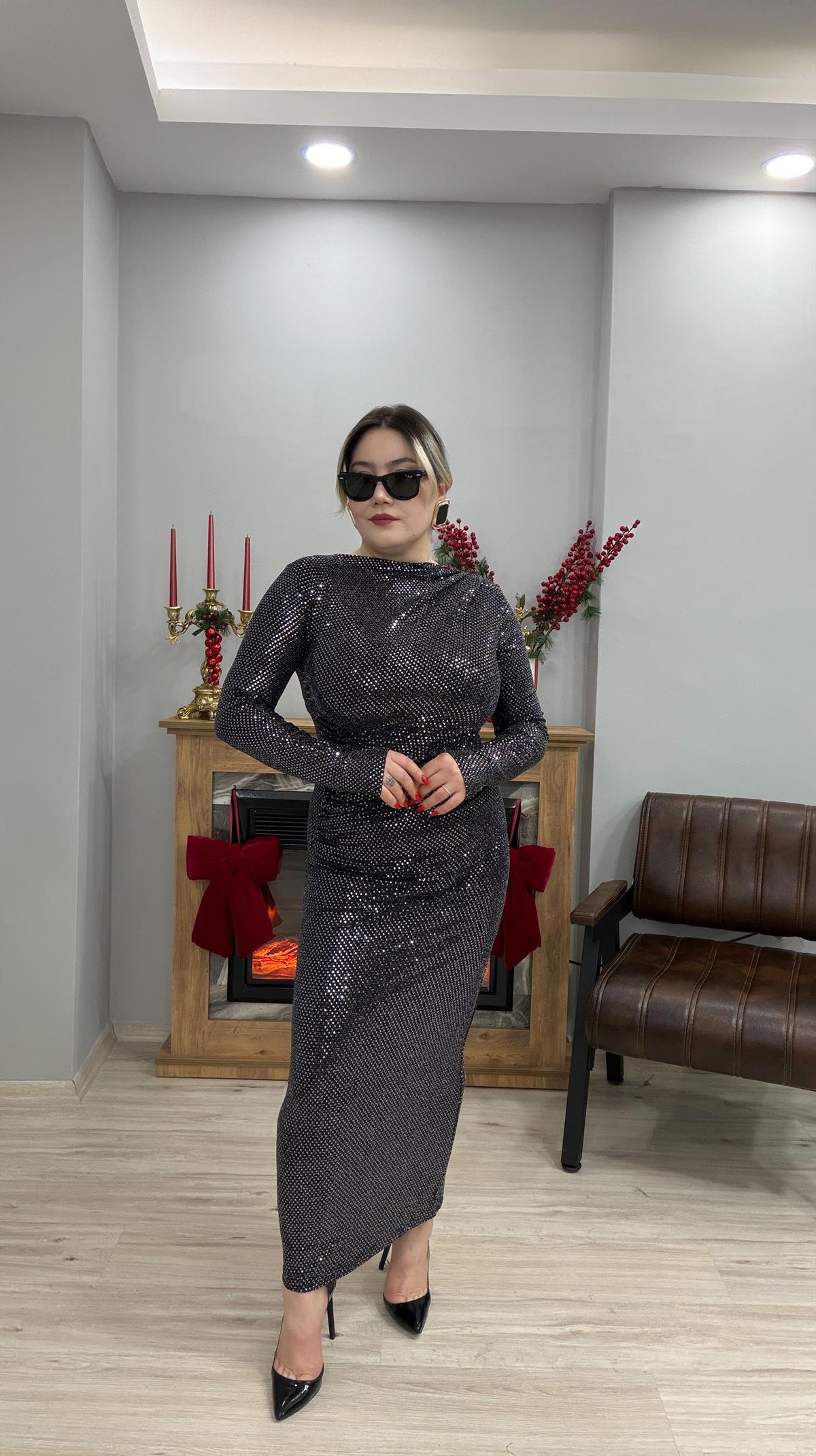 DRAPE DETAYLI PAYETLİ ELBİSE METALİK
