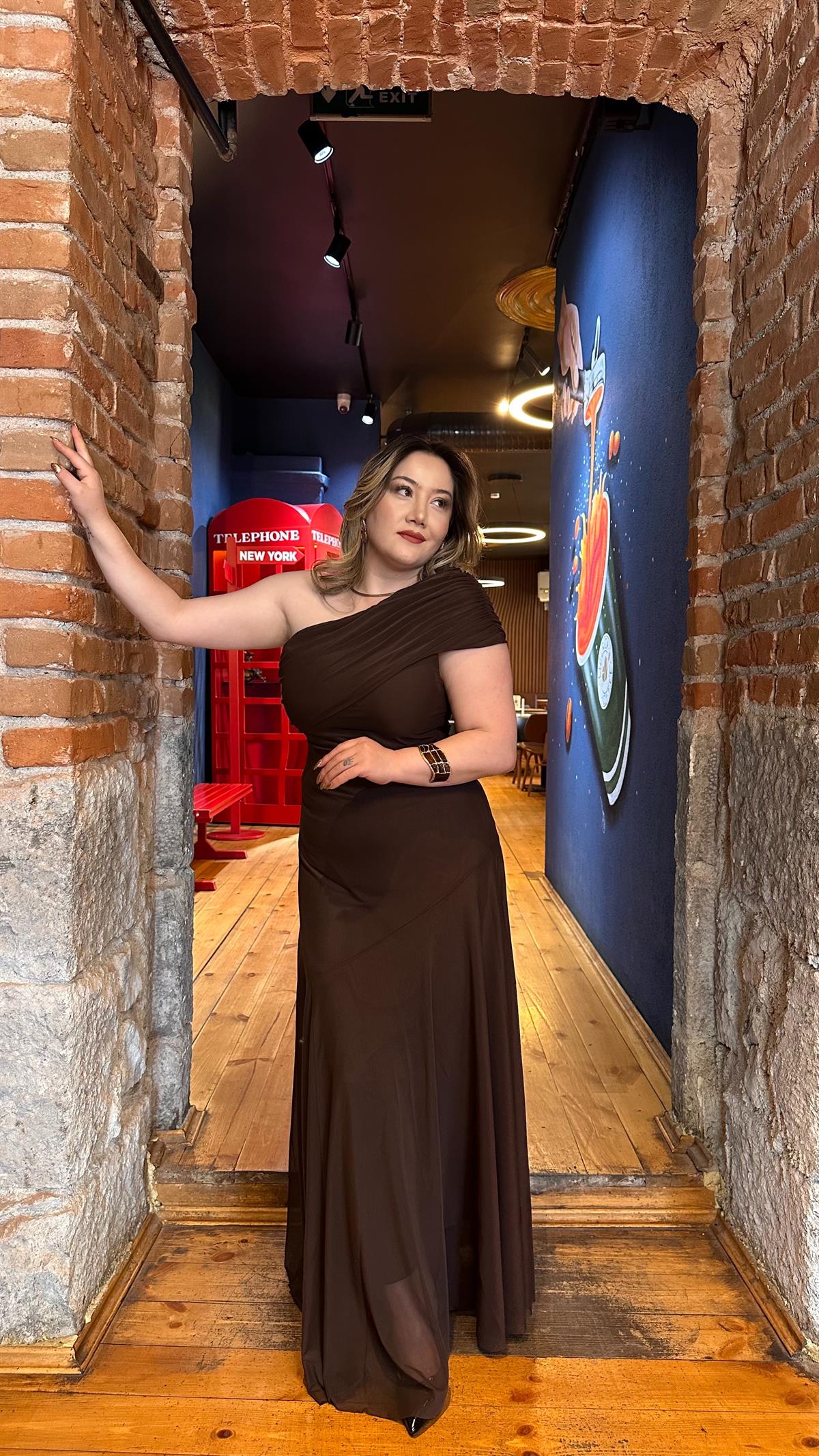 DRAPE OMUZ DETAYLI ROMANTİK TÜL ELBİSE KAHVE