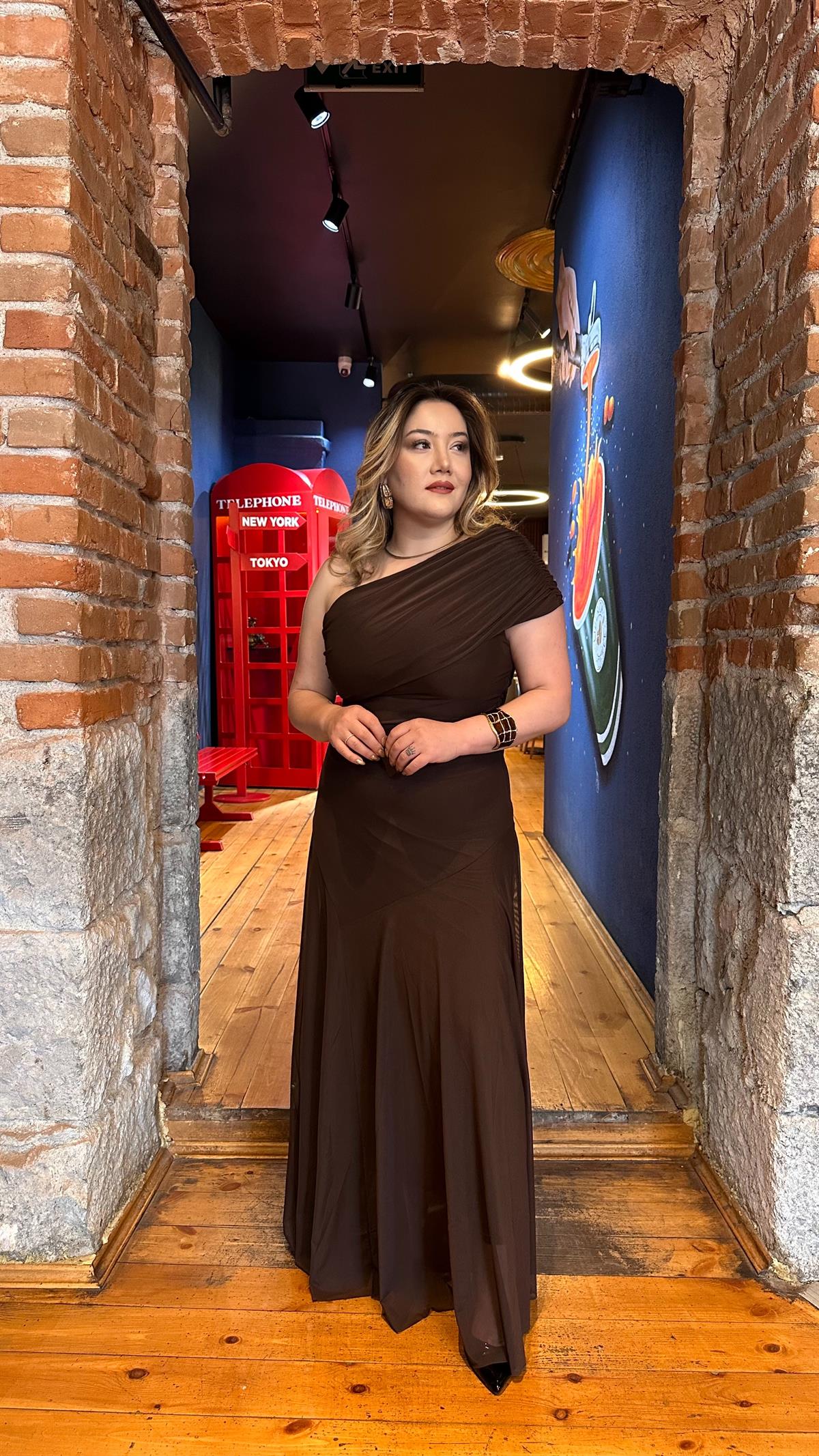 DRAPE OMUZ DETAYLI ROMANTİK TÜL ELBİSE KAHVE