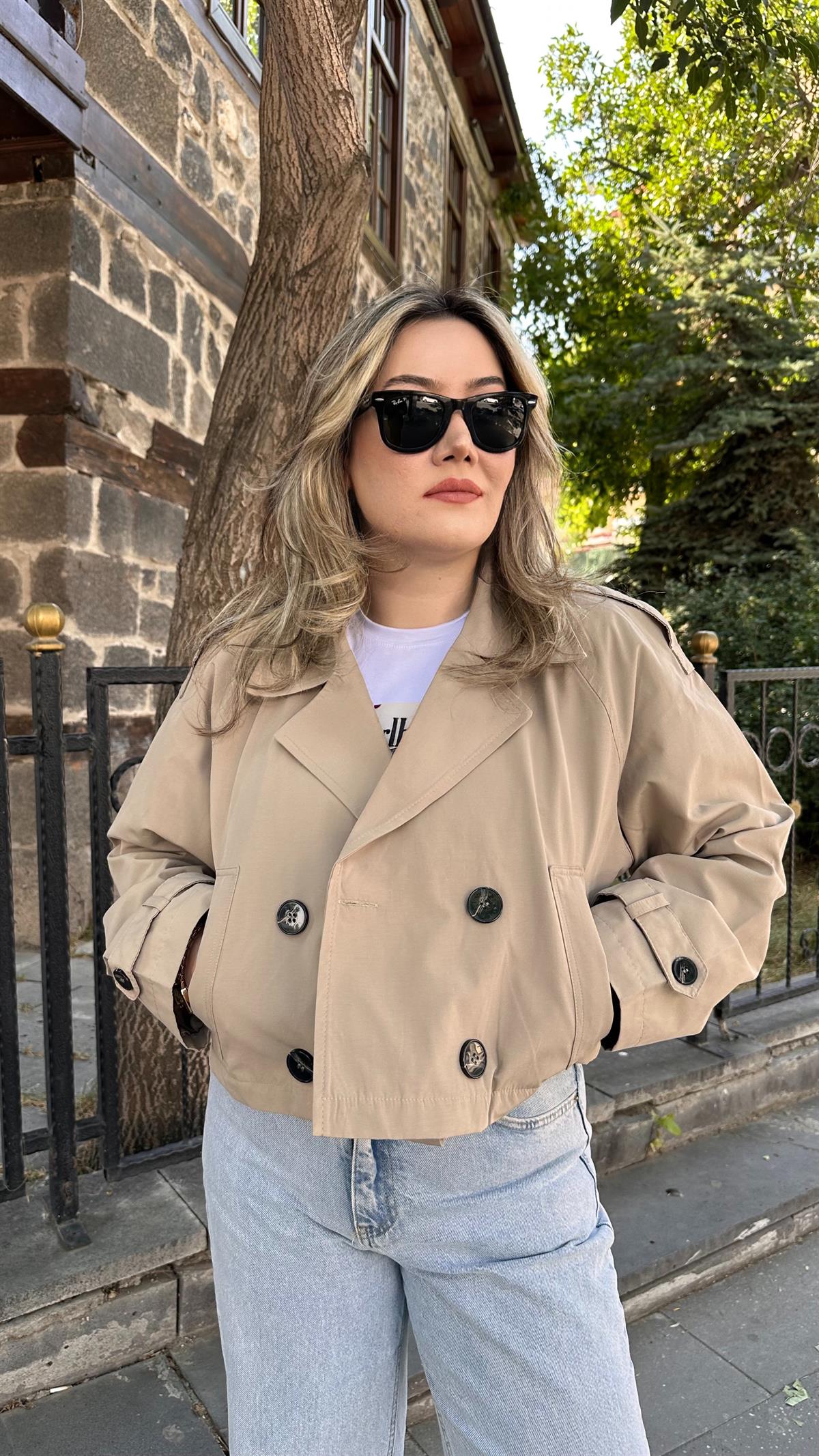DÜĞME DETAYLI CROP TRENÇKOT TAŞ