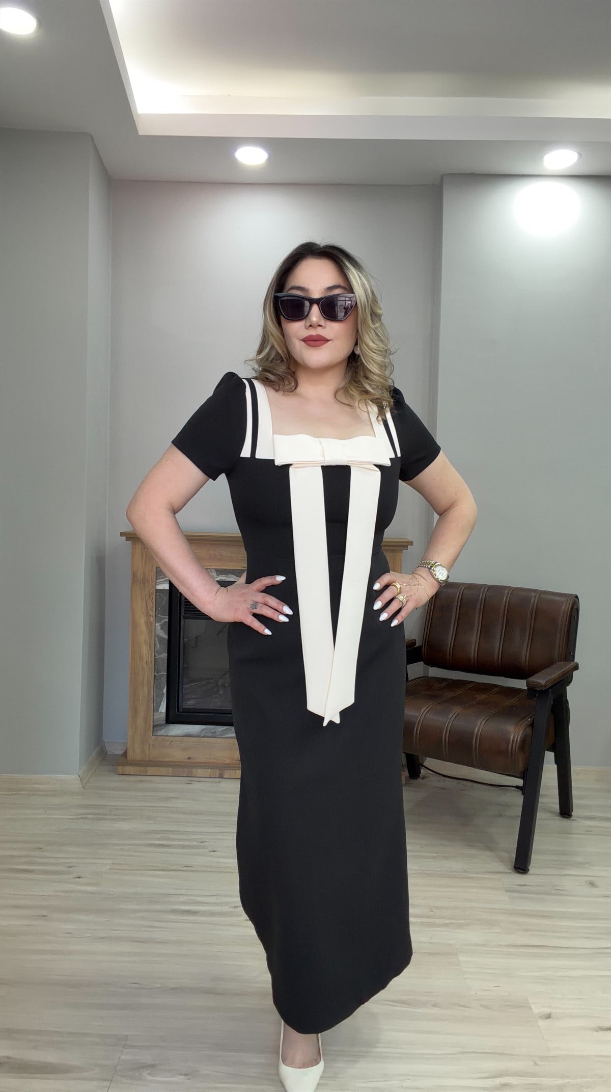 FİYONK DETAYLI KARE YAKA KISA KOL ELBİSE SİYAH 