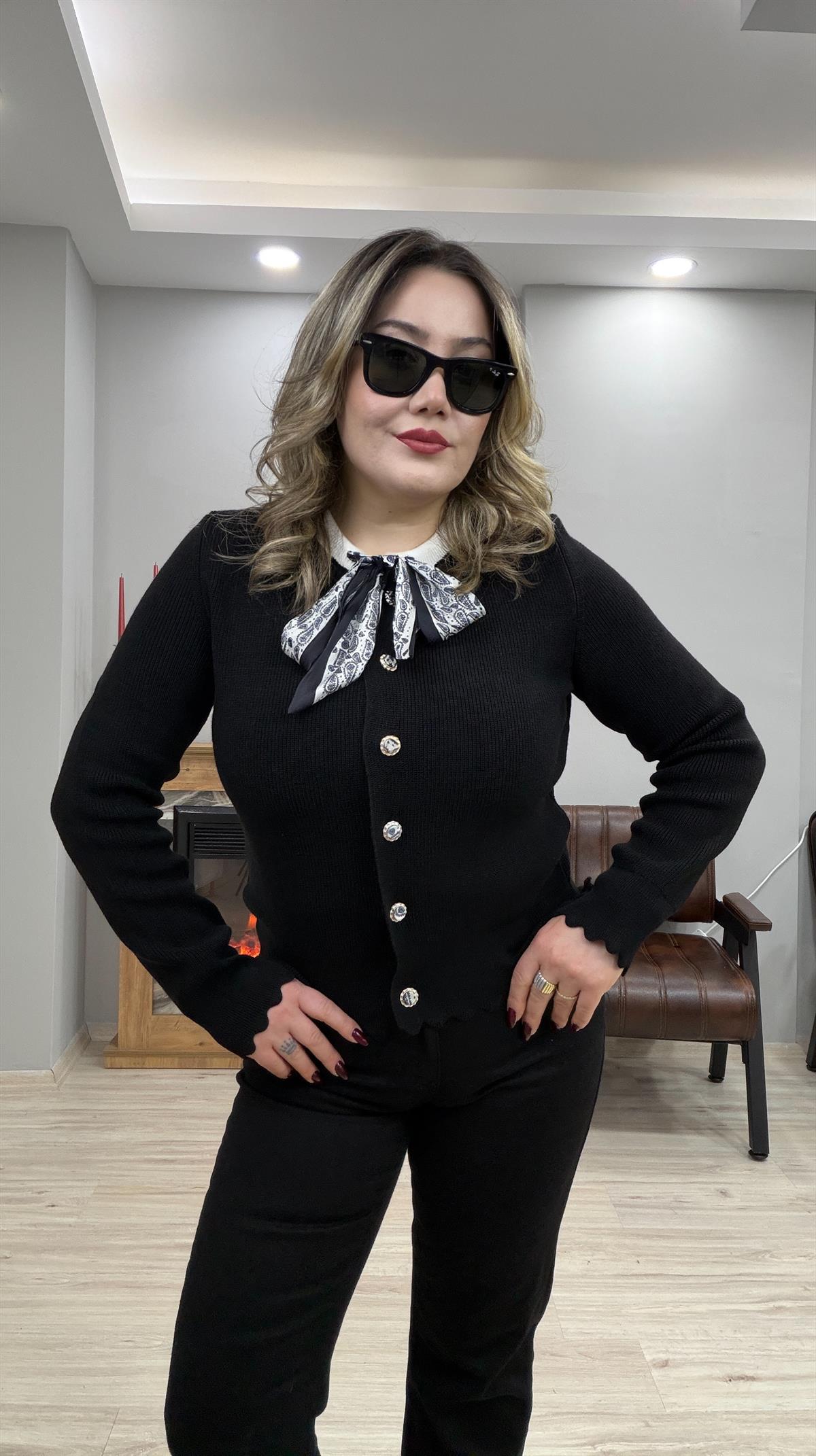 FULARLI DÜĞME DETAYLI HIRKA SİYAH