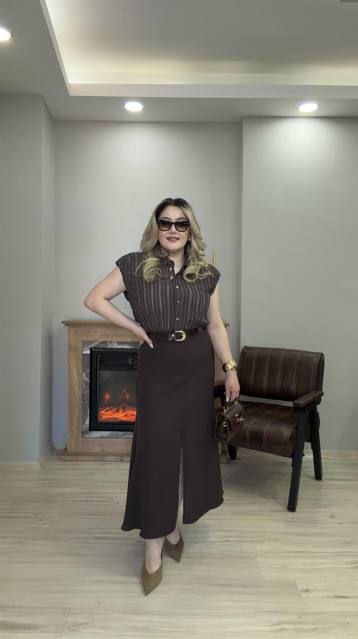 GARNİLİ GÖMLEKLİ KEMER DETAYLI ELBİSE KAHVE