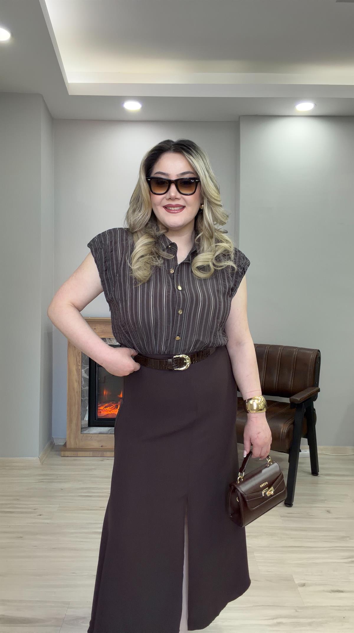 GARNİLİ GÖMLEKLİ KEMER DETAYLI ELBİSE KAHVE