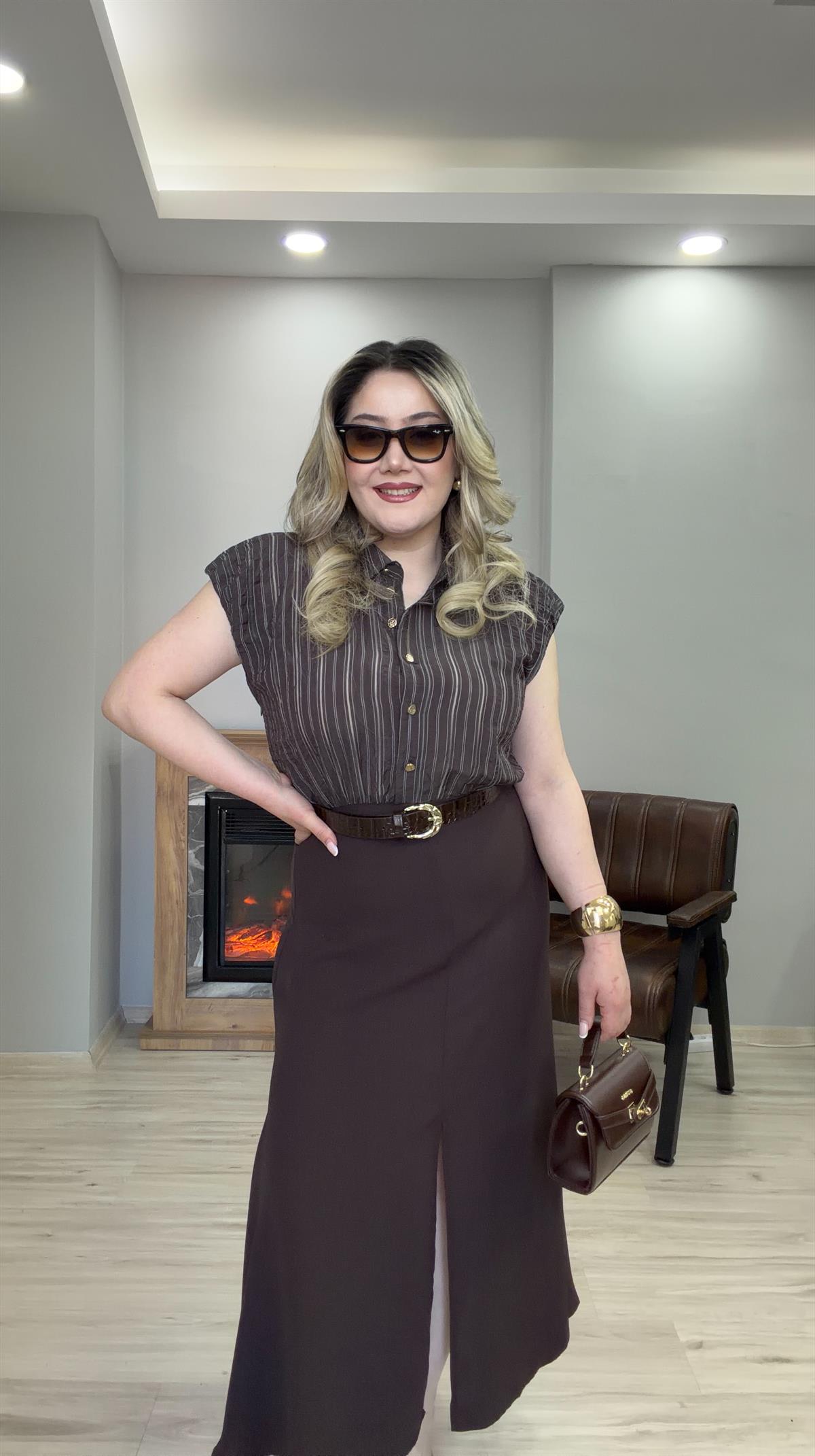 GARNİLİ GÖMLEKLİ KEMER DETAYLI ELBİSE KAHVE