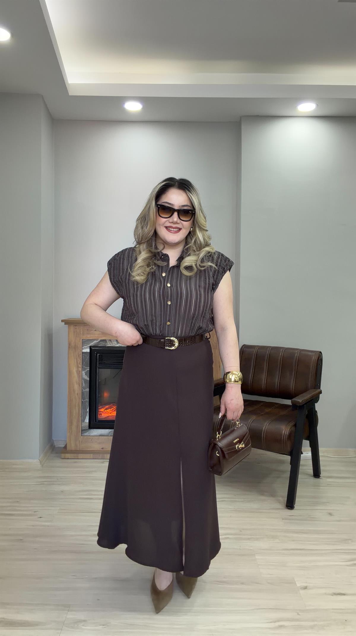 GARNİLİ GÖMLEKLİ KEMER DETAYLI ELBİSE KAHVE