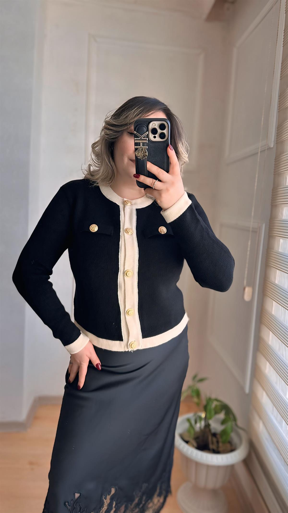 GOLD DÜĞMELİ BEYAZ ŞERİTLİ HIRKA