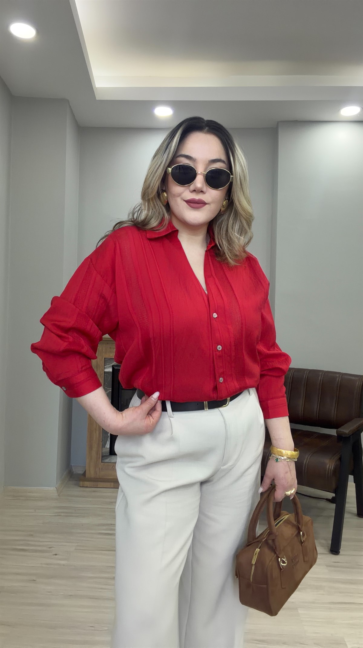İŞLEME DETAYLI  GÖMLEK KIRMIZI