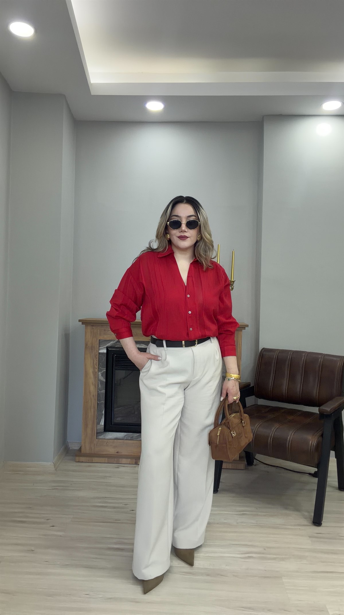 İŞLEME DETAYLI  GÖMLEK KIRMIZI