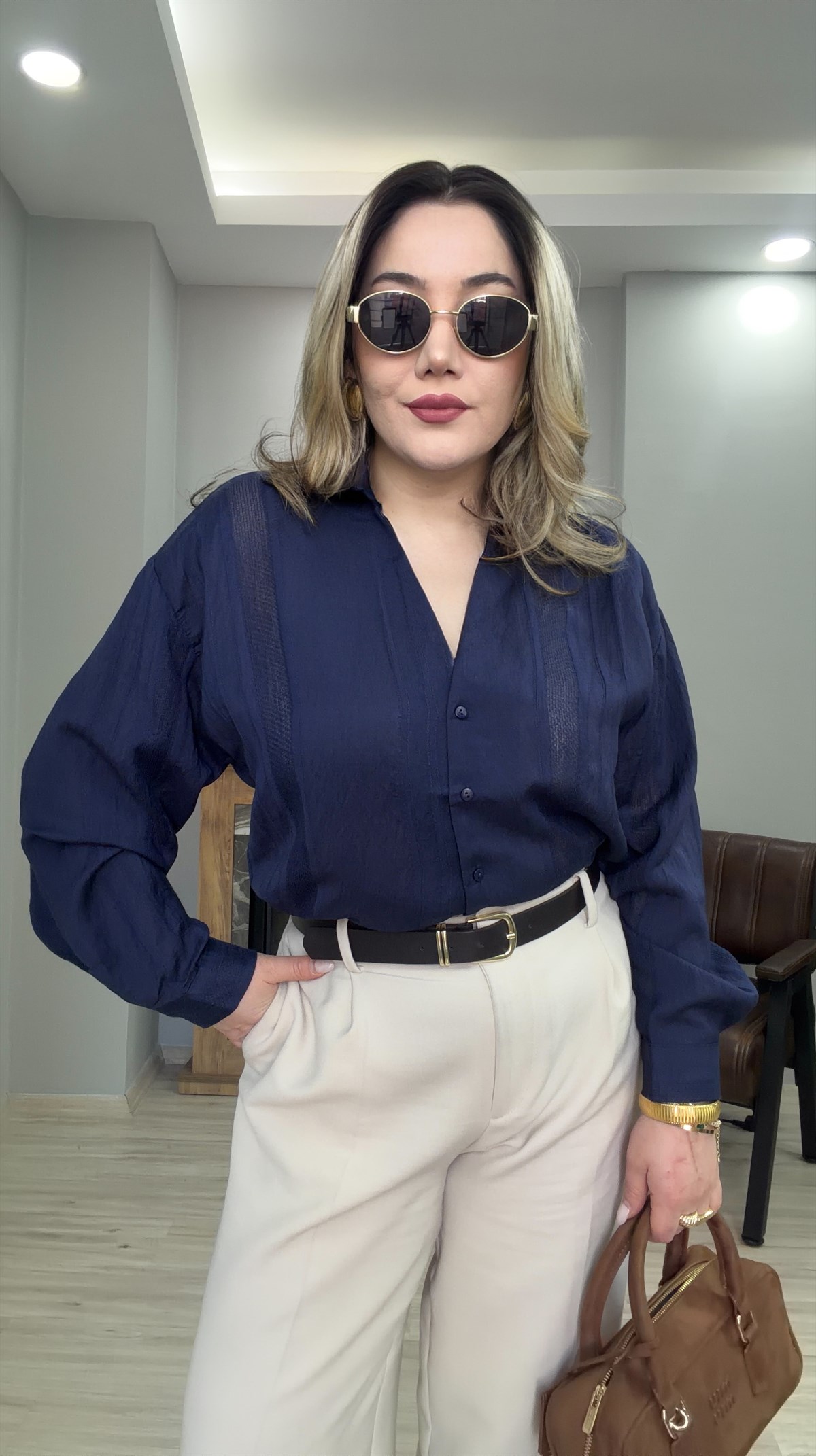 İŞLEME DETAYLI GÖMLEK LACİVERT