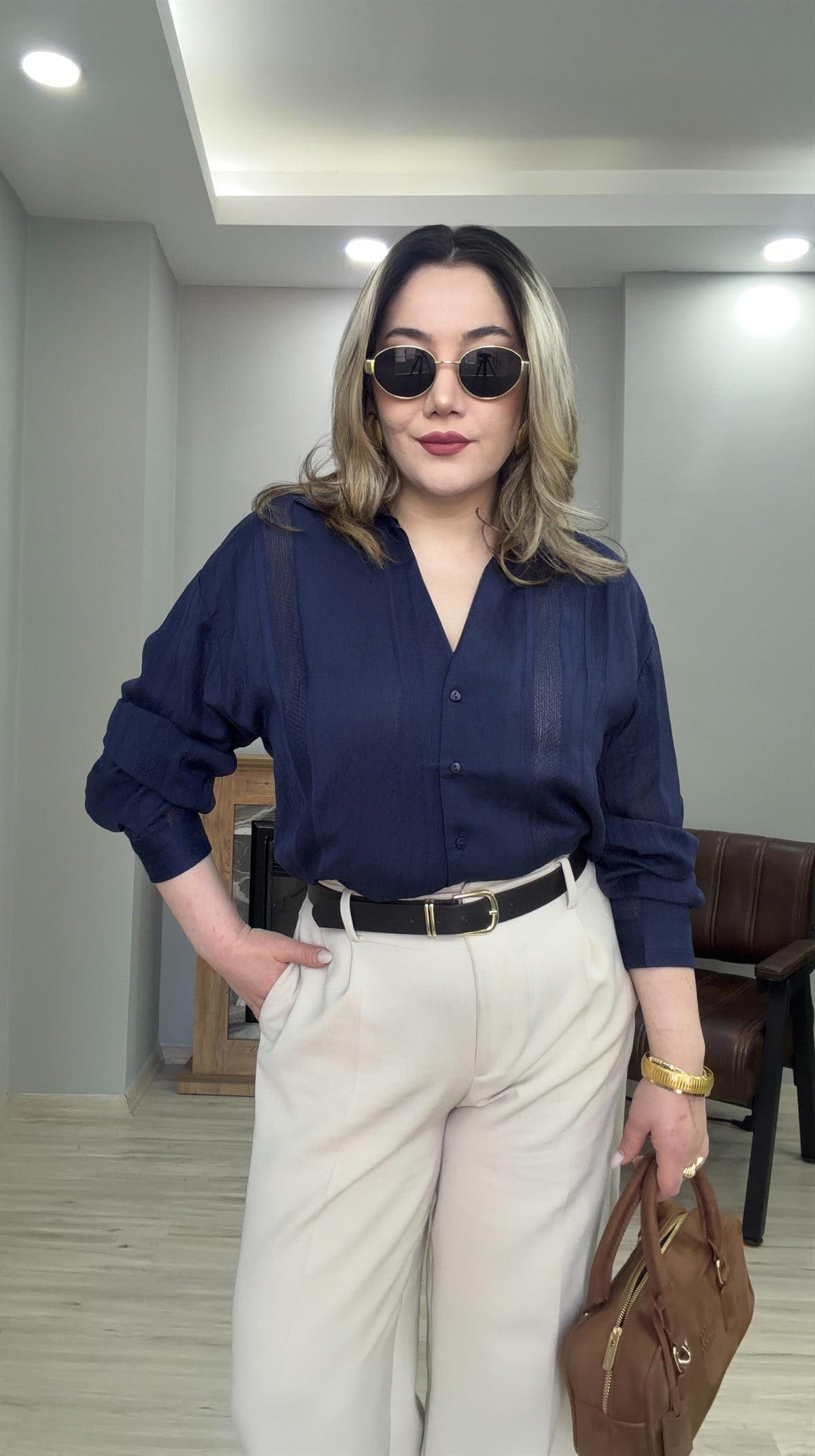 İŞLEME DETAYLI GÖMLEK LACİVERT