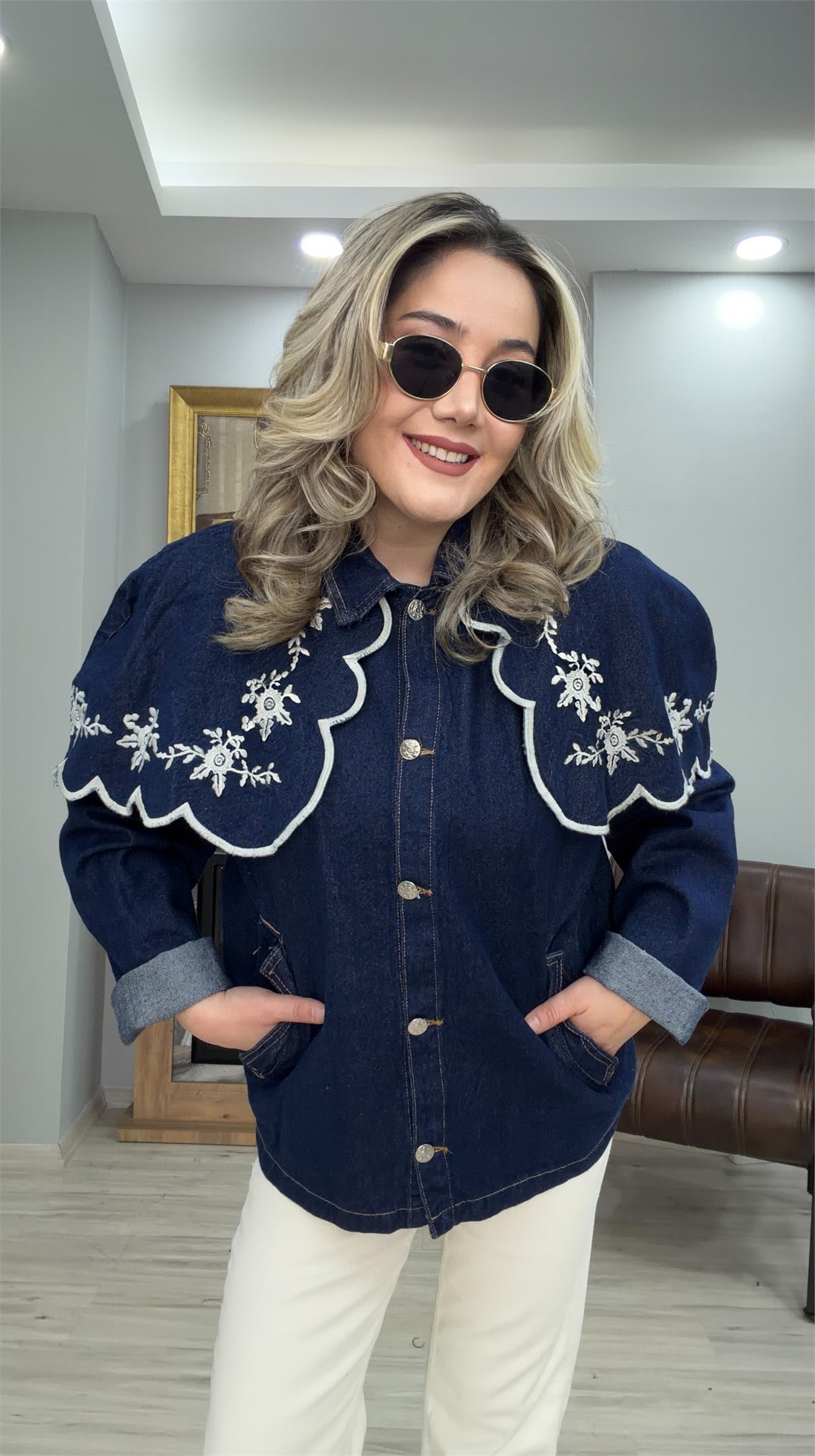 İŞLEME DETAYLI PELERİNLİ JEAN CEKET LACİVERT